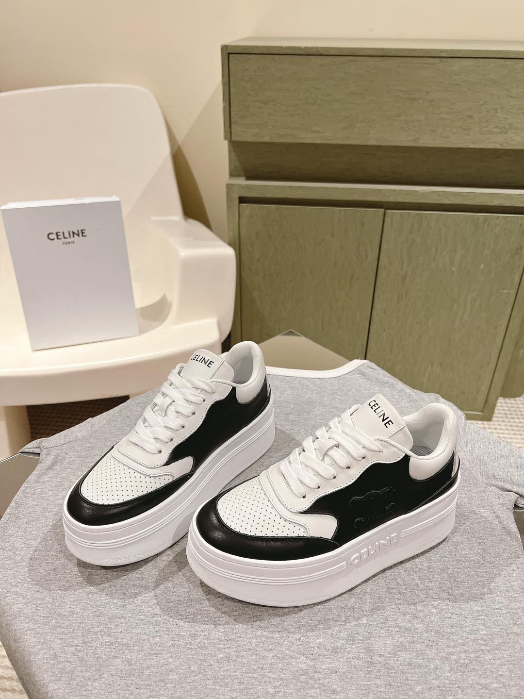 Celine 𝐂𝐄𝐋𝐈𝐍𝐄 思琳新款小白鞋