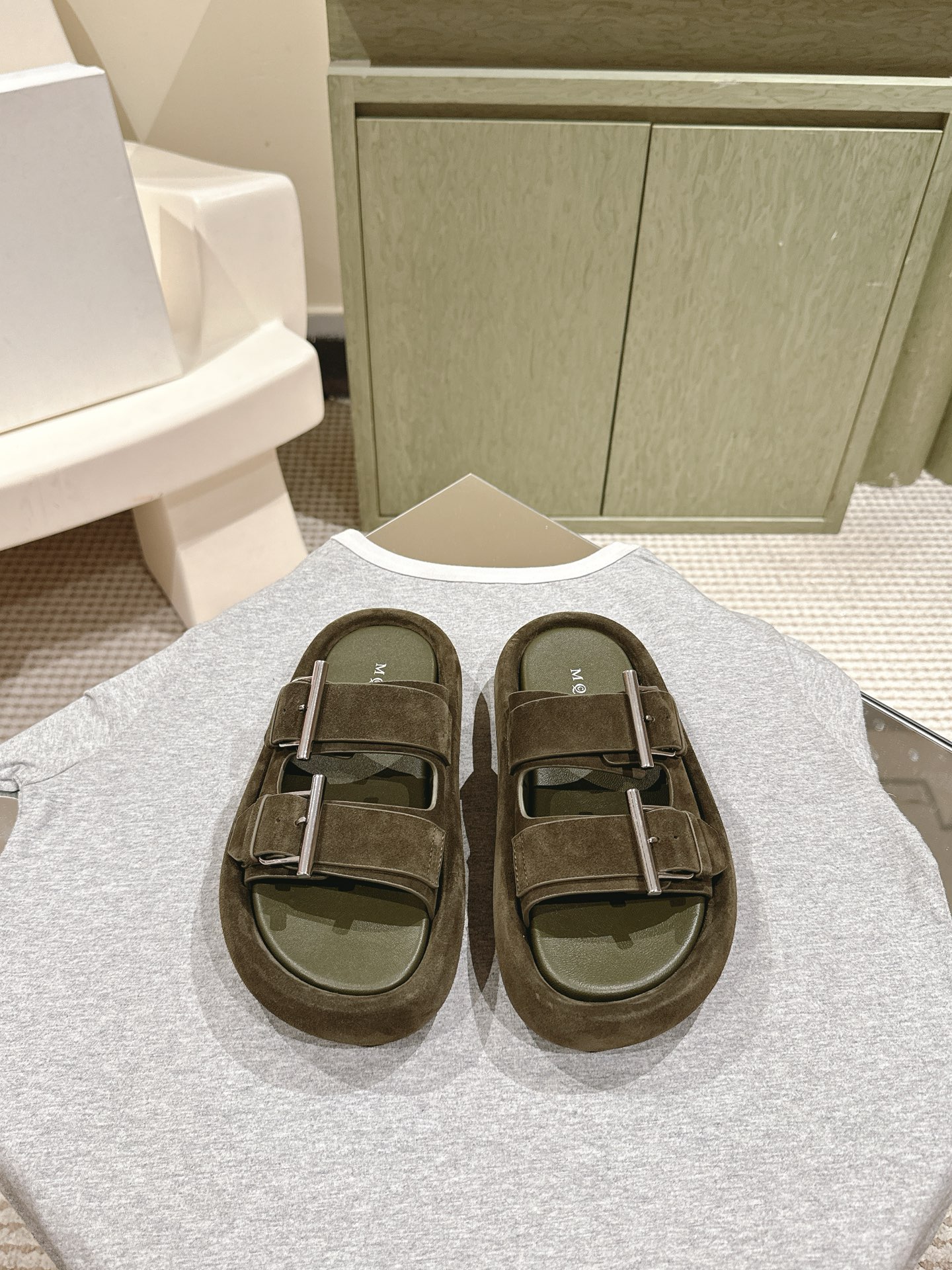 NO:169208,| 5 # McQueen is out with slippers!  Material original one to one cowhide private mold buckle leather heel Size35-41, slippers, alexander mcqueen, slippers, cowhide19860909| 5  # 麦昆出拖鞋啦！ 材质原版一比一牛皮私模扣真皮包跟 Size35-41,拖鞋,alexander mcqueen,slippers,cowhide,Women's Shoes