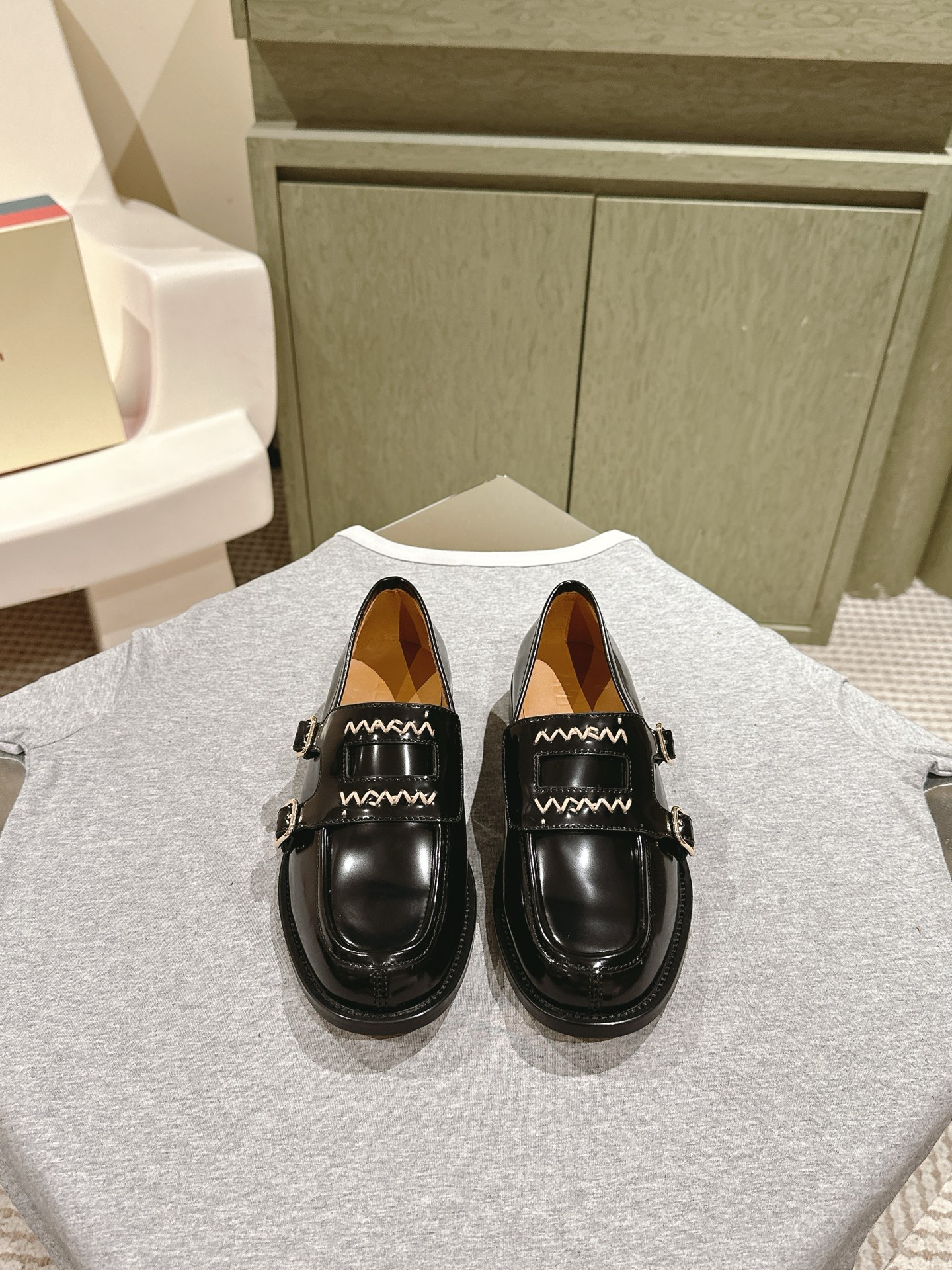 “British Wind Design: Marni 2025 Collection with Synchronous Box Packs” - 图片 9