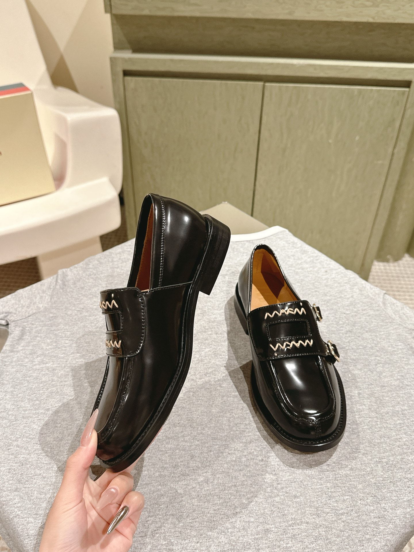 “British Wind Design: Marni 2025 Collection with Synchronous Box Packs” - 图片 2