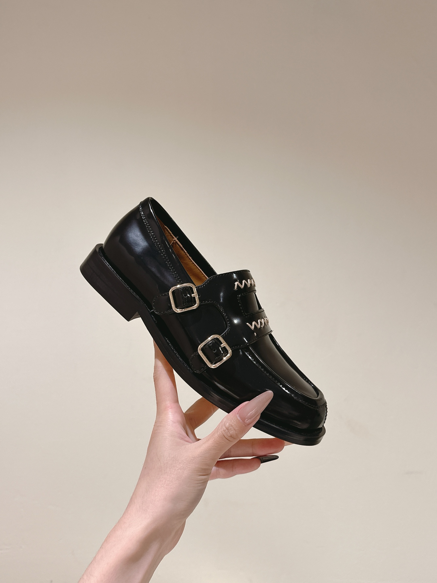 “British Wind Design: Marni 2025 Collection with Synchronous Box Packs” - 图片 7