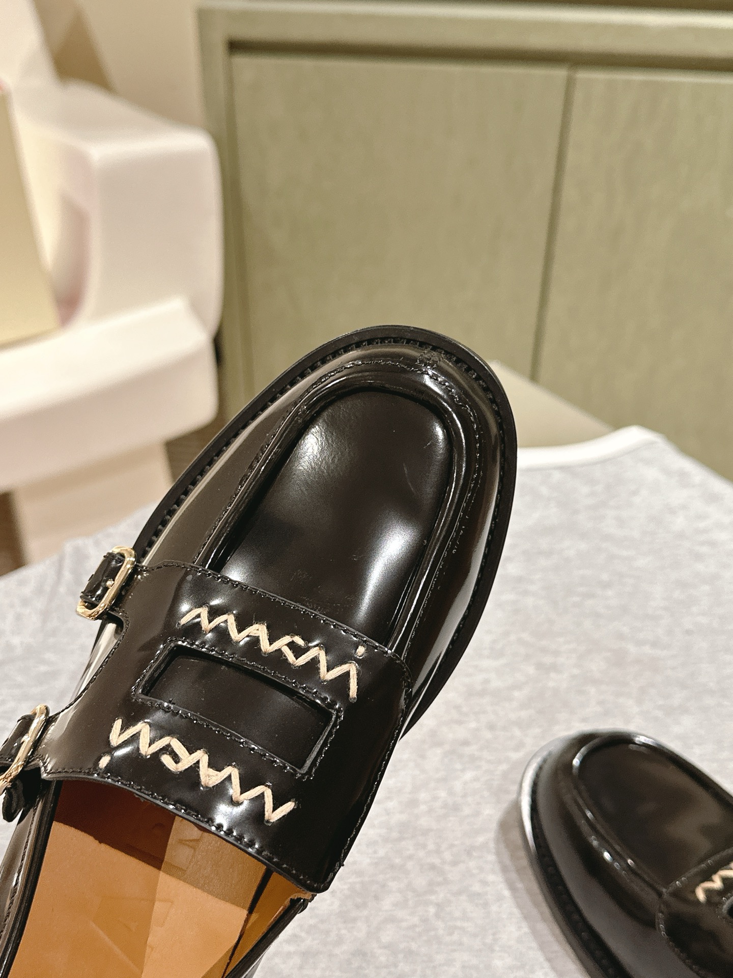 “British Wind Design: Marni 2025 Collection with Synchronous Box Packs” - 图片 3