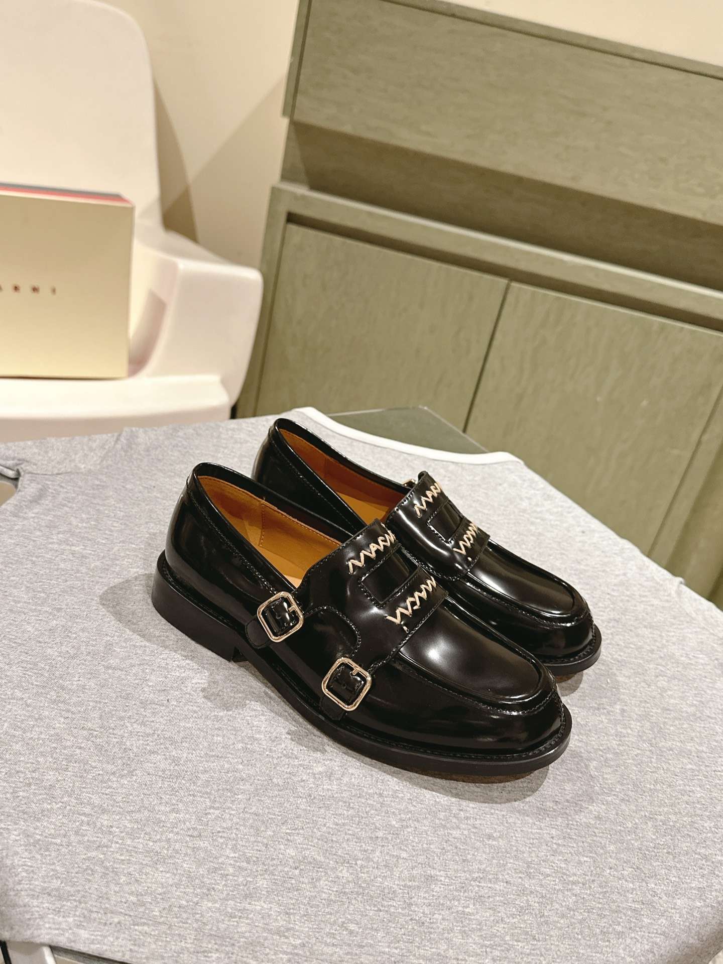 “British Wind Design: Marni 2025 Collection with Synchronous Box Packs” - 图片 1