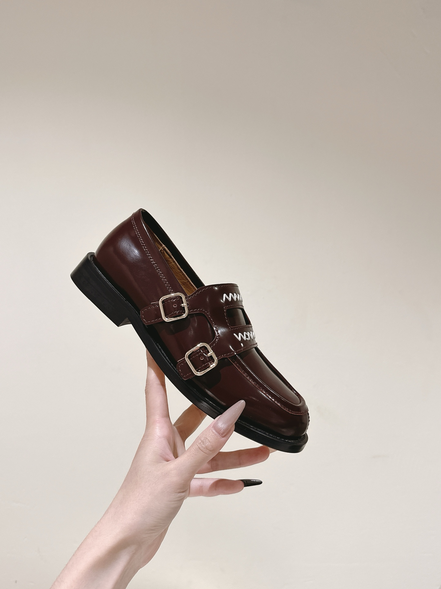 “British Wind Design: Marni’s 2025 Synchronous Box Packs Collection in French Hurry Shoot” - 图片 7