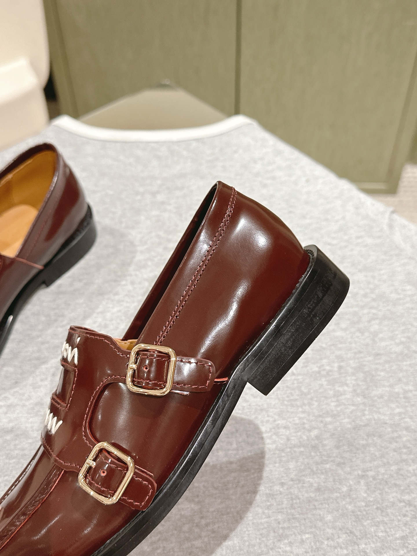 “British Wind Design: Marni’s 2025 Synchronous Box Packs Collection in French Hurry Shoot” - 图片 4