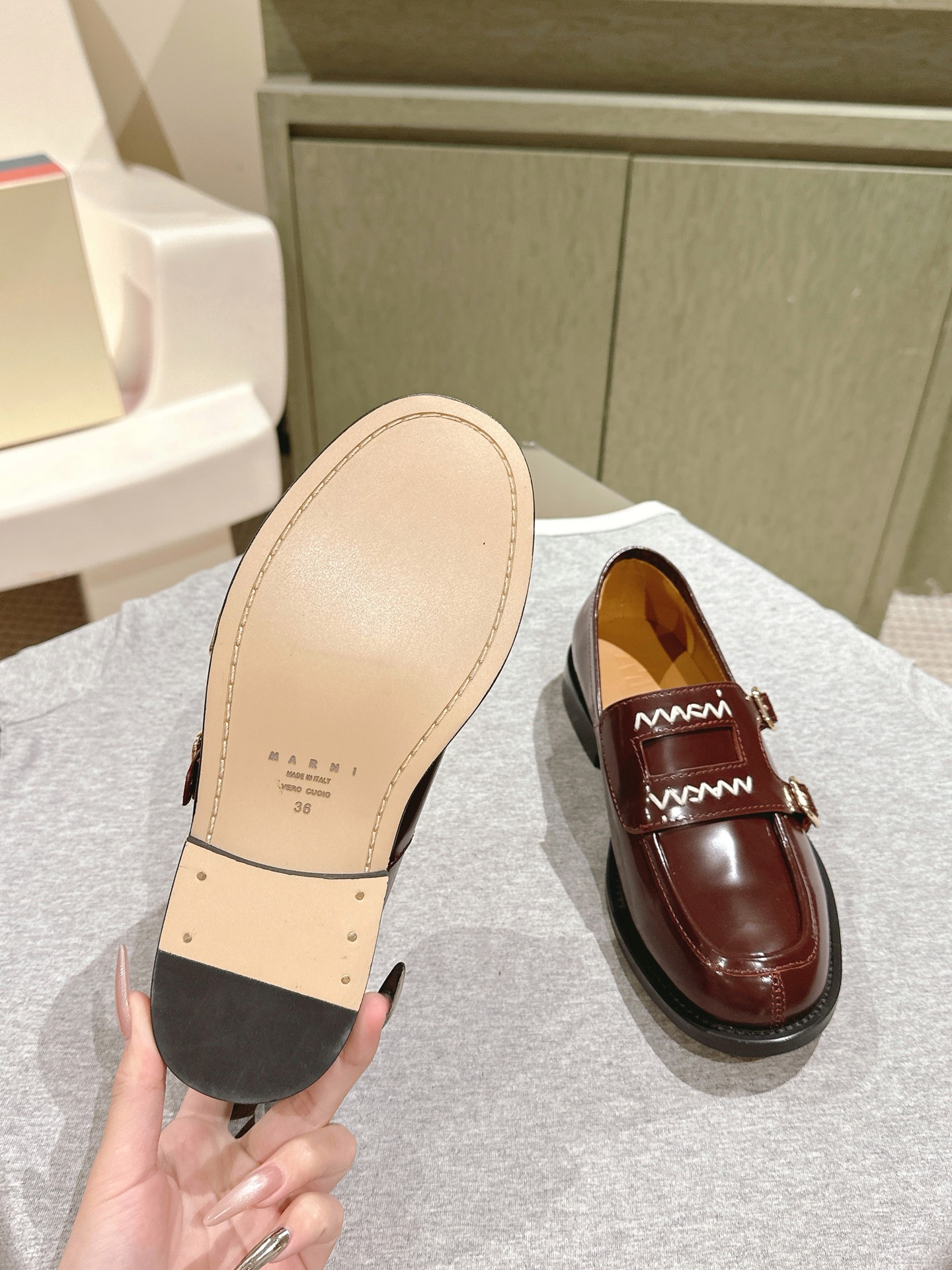“British Wind Design: Marni’s 2025 Synchronous Box Packs Collection in French Hurry Shoot” - 图片 5