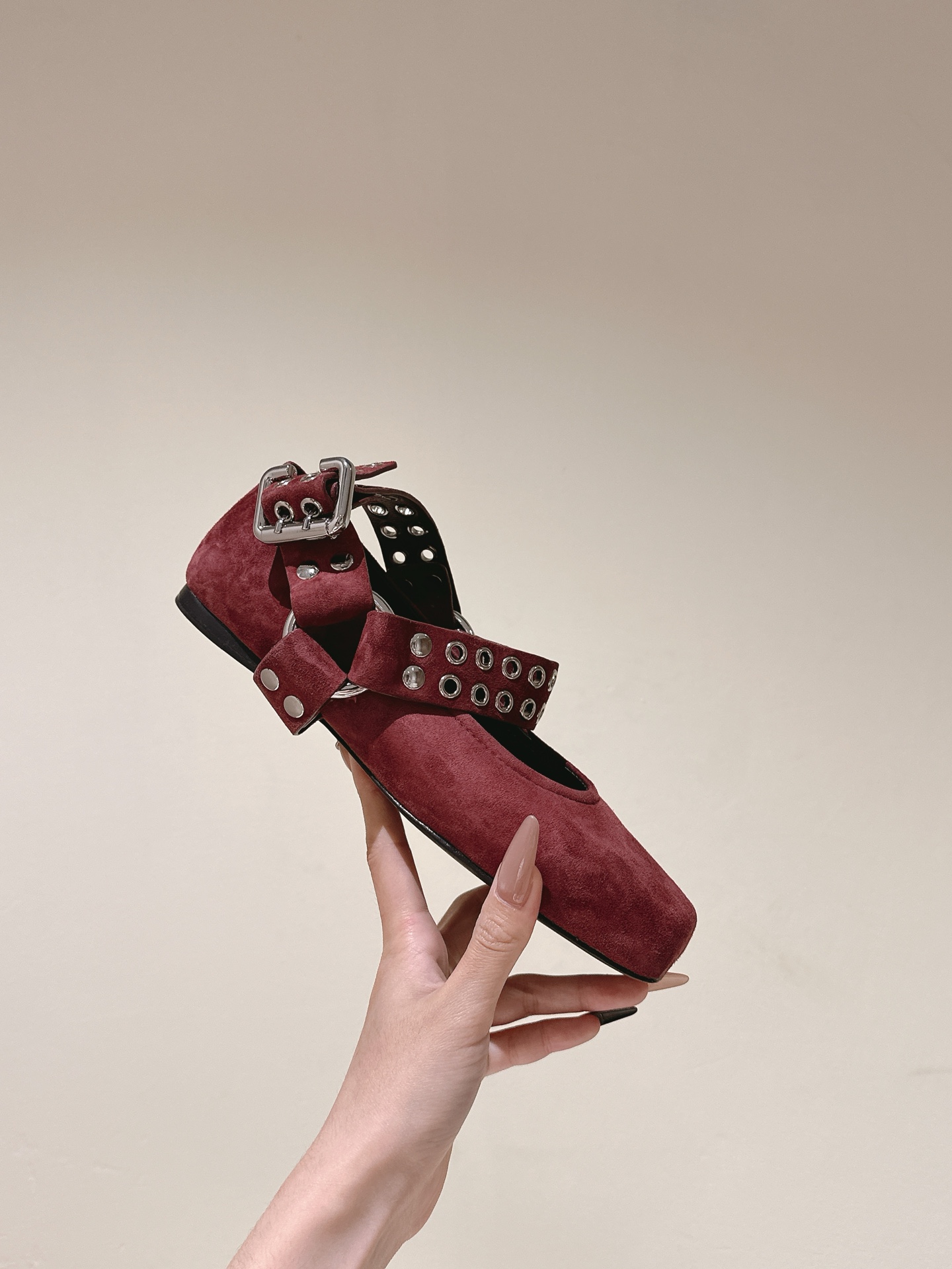 Title: “912 | 2025 ssAlaia Web Series: Drill-Embellished Leather Ballet Shoes Collection Summary: New leather ballet shoes with drill embellishments inspired by Japanese tracks, offering - 图片 7