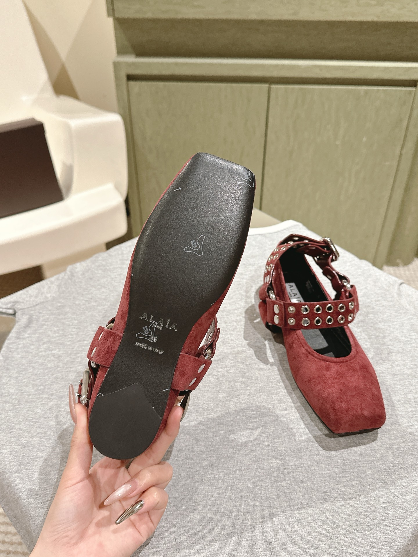 Title: “912 | 2025 ssAlaia Web Series: Drill-Embellished Leather Ballet Shoes Collection Summary: New leather ballet shoes with drill embellishments inspired by Japanese tracks, offering - 图片 5