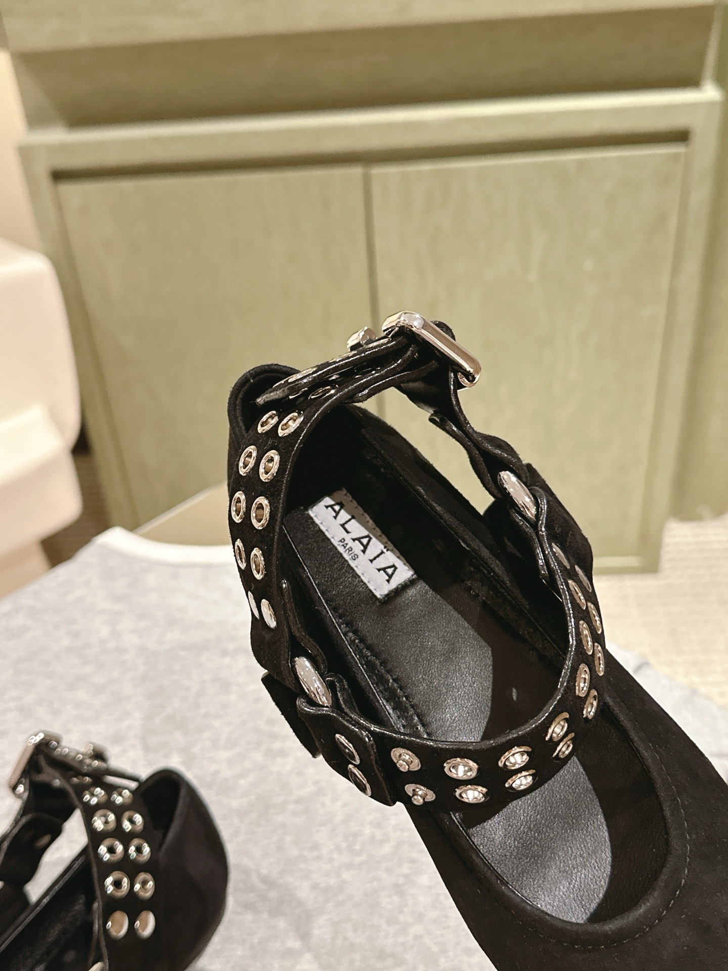 Title: 912 | 2025 ssAlaia Web Series: Elegant Ballet Shoes with Drilled Details Summary: New ballerina-style leather ballet shoes with Japanese influences, bling drills - 图片 3