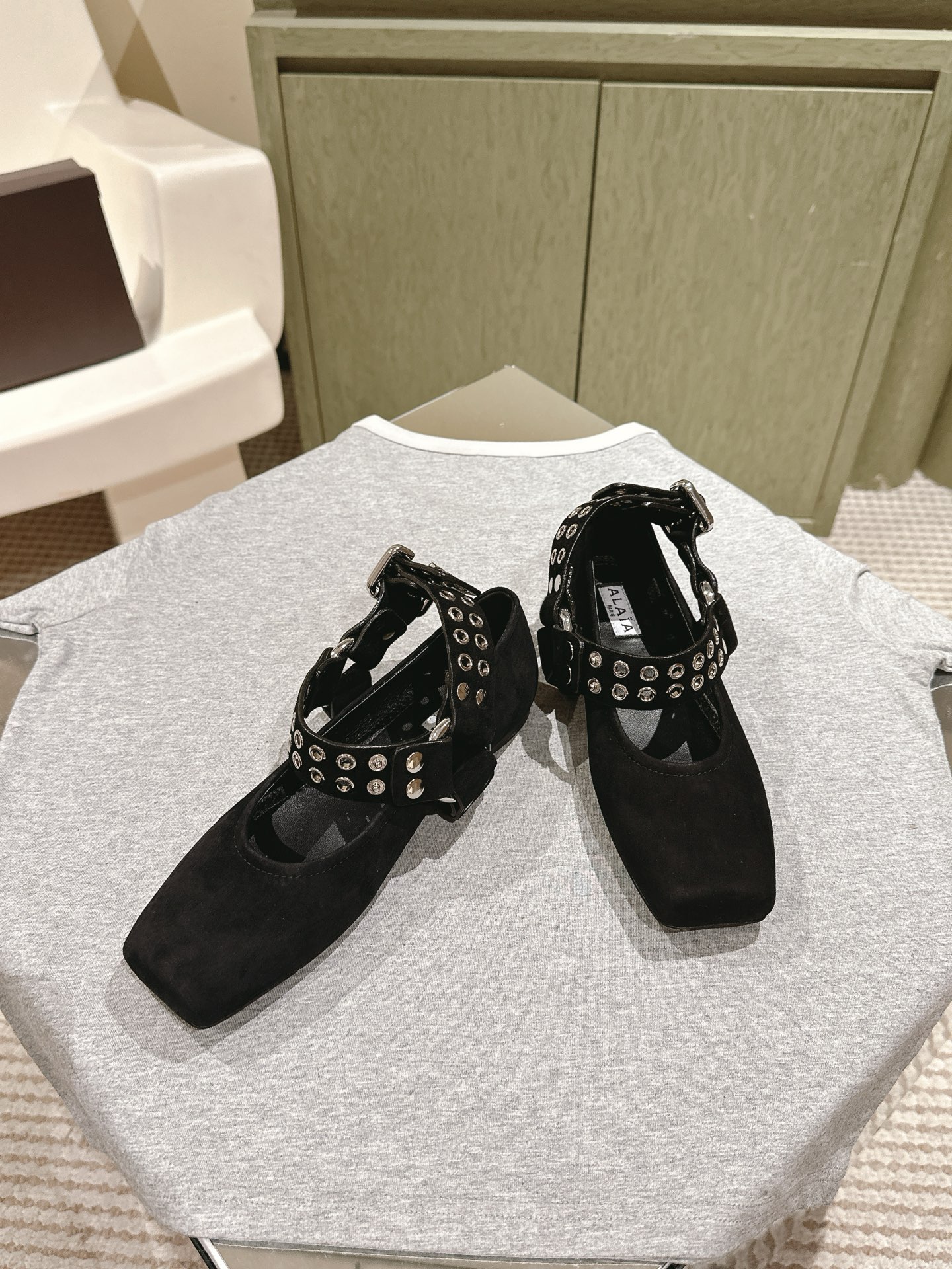 Title: 912 | 2025 ssAlaia Web Series: Elegant Ballet Shoes with Drilled Details Summary: New ballerina-style leather ballet shoes with Japanese influences, bling drills - 图片 2