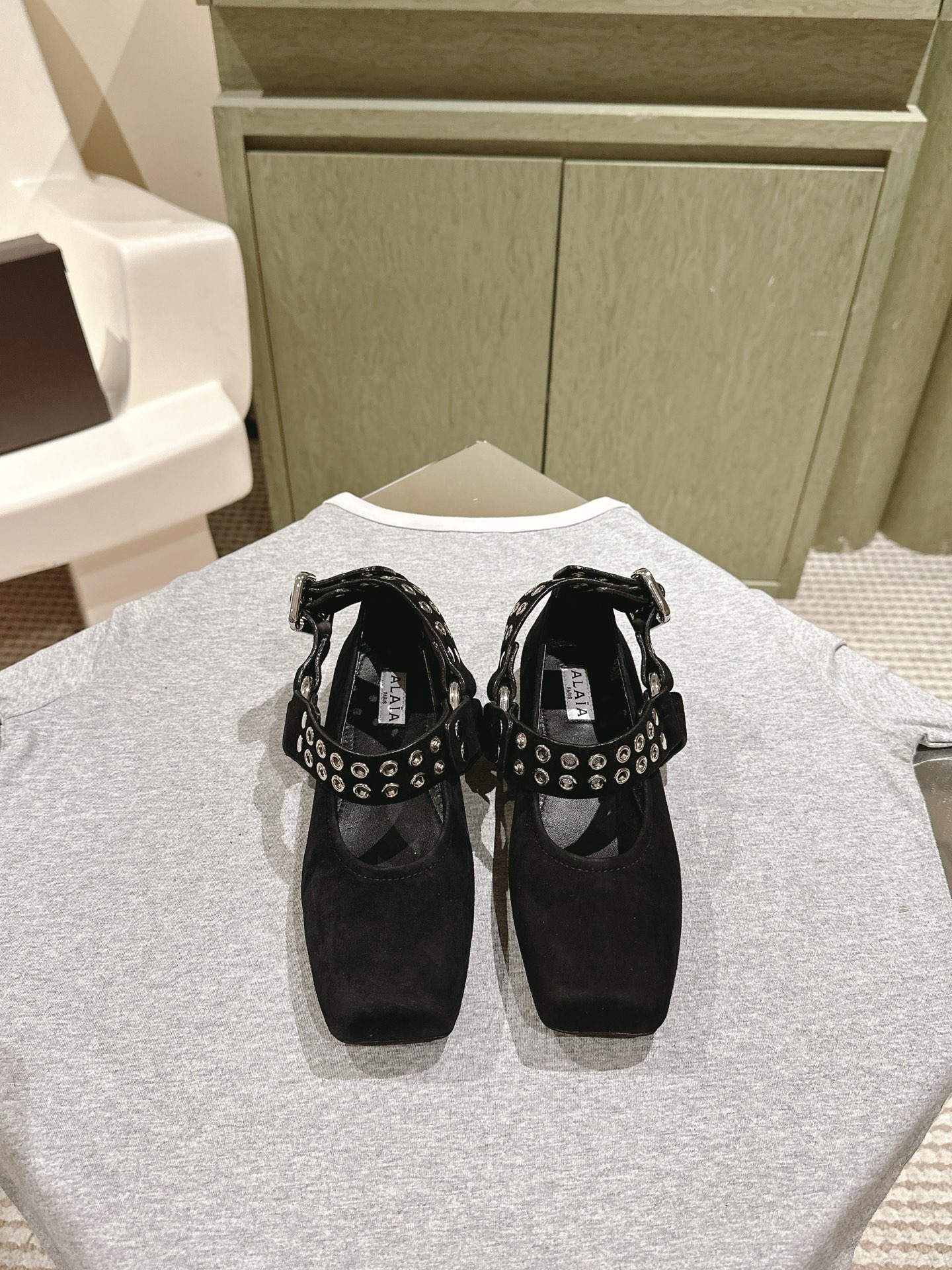 Title: 912 | 2025 ssAlaia Web Series: Elegant Ballet Shoes with Drilled Details Summary: New ballerina-style leather ballet shoes with Japanese influences, bling drills - 图片 9