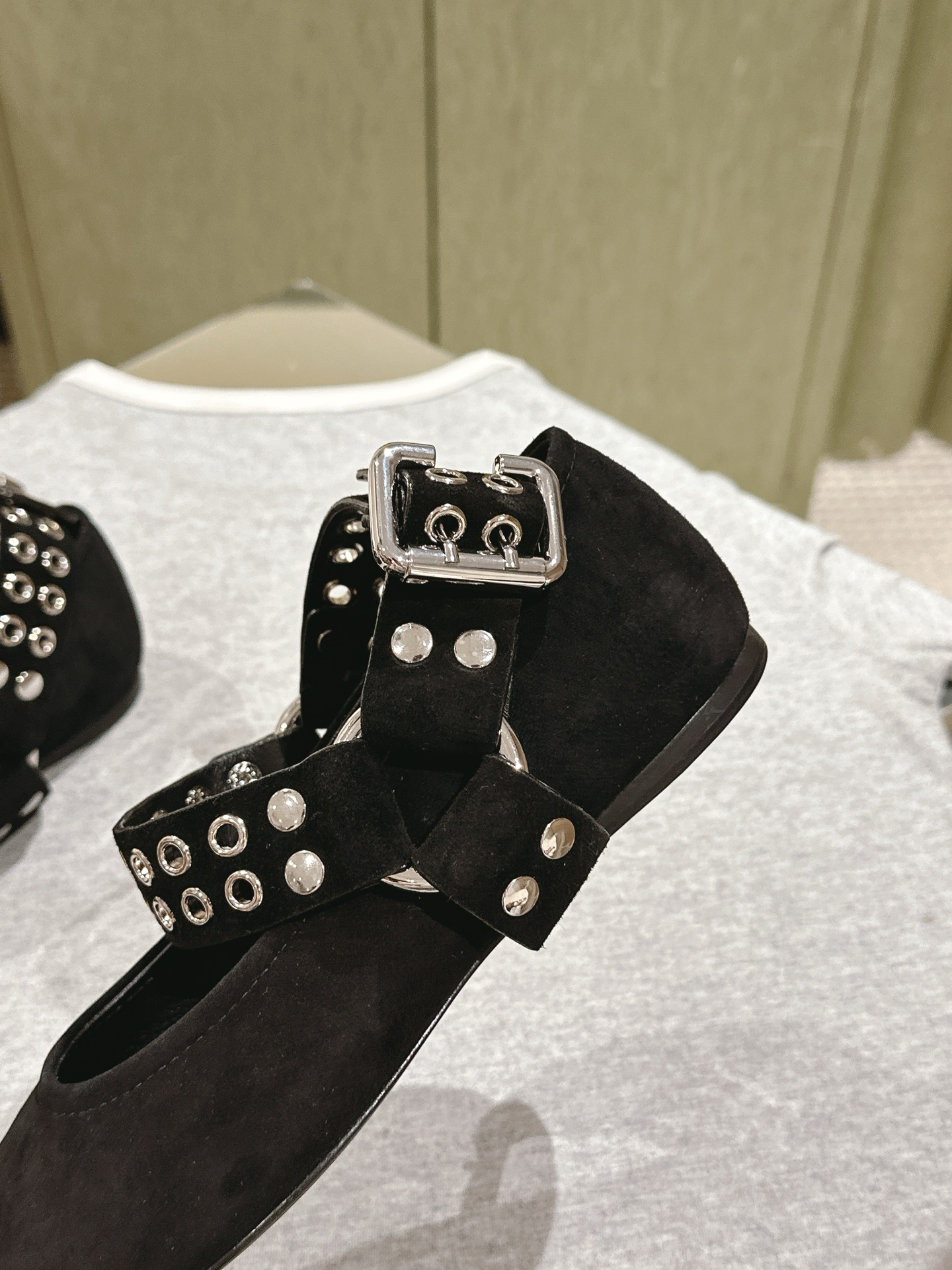 Title: 912 | 2025 ssAlaia Web Series: Elegant Ballet Shoes with Drilled Details Summary: New ballerina-style leather ballet shoes with Japanese influences, bling drills - 图片 5