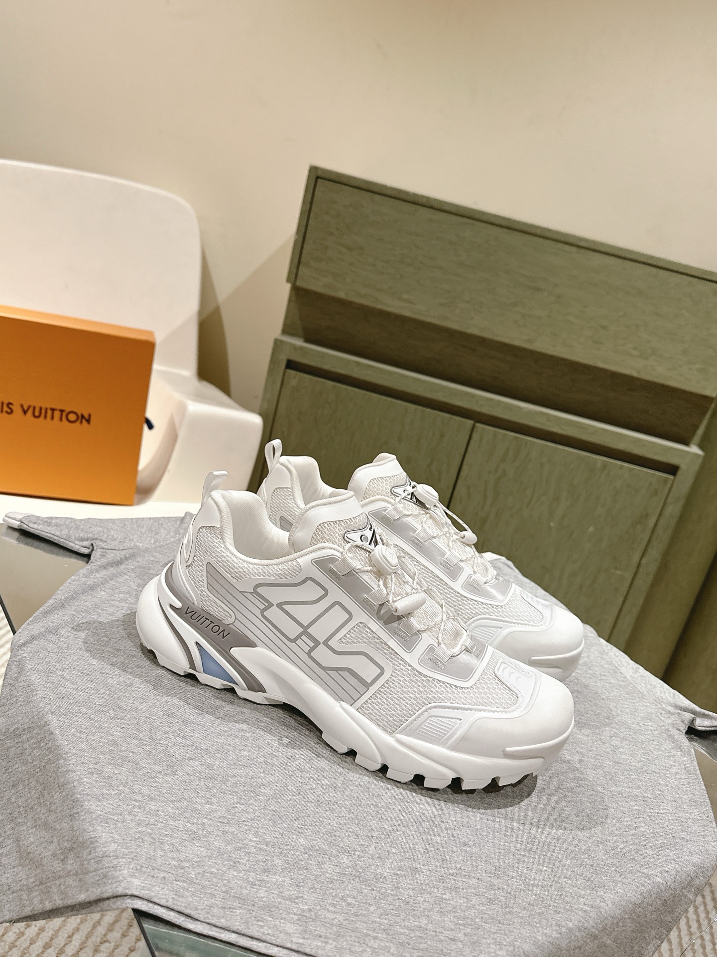 Louis Vuitton LV代购级板鞋新色 供应 驴家全系列 LVTrainer PVC 运动鞋
