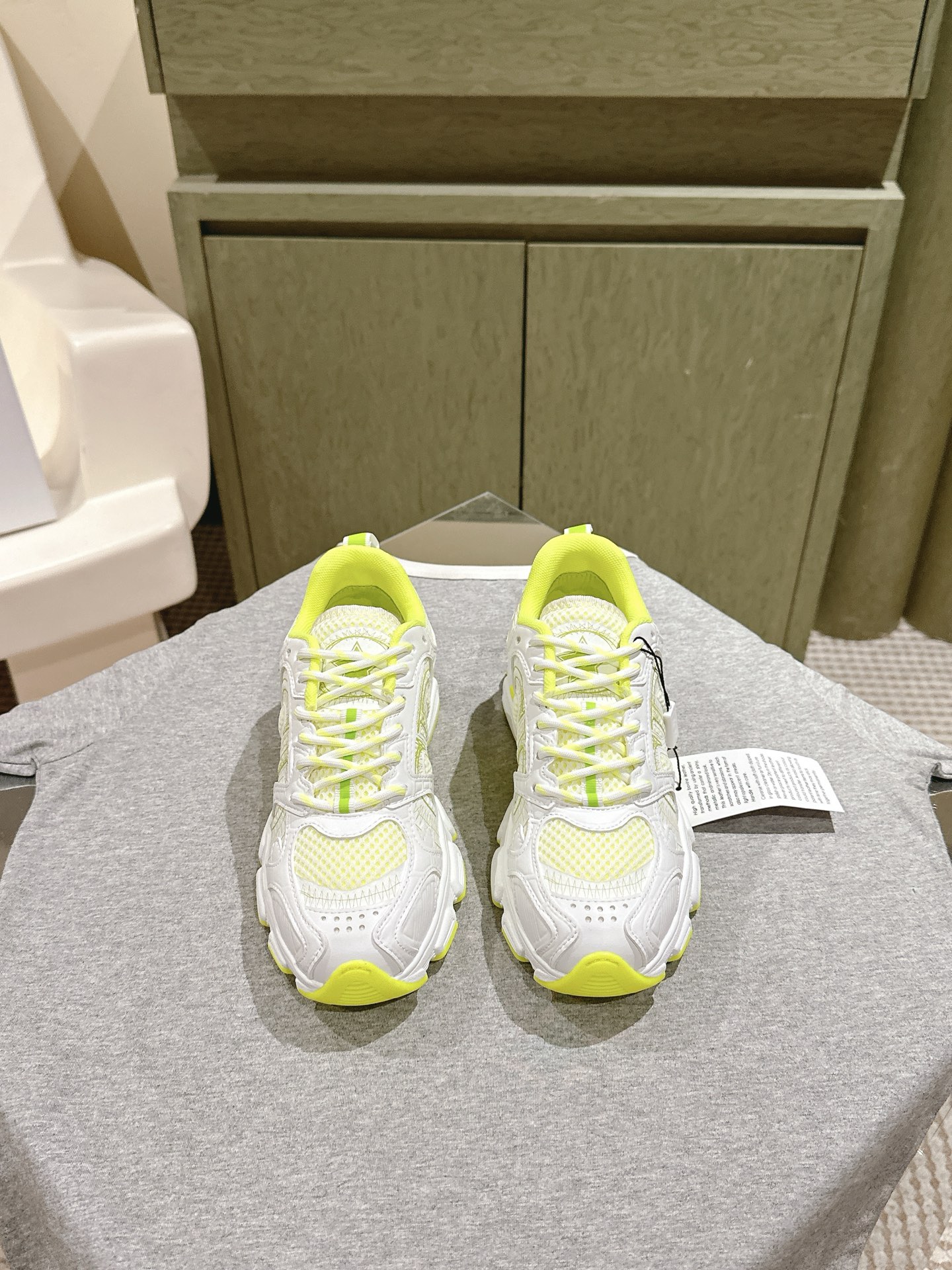 NO:471093,New Colors | 5 # Dior Chrono new casual sports shoes running shoes dad shoes really cool, full of futuristic feeling! It's so cool!  Re-interpreting the concept of cool fashion in Dior, Lucky Stars will bless you with good luck, the brand new EVA sole is super light and soft, spring and summer fluorescent color Size35-40, dad shoes, dior, dior, sneakers19860909新色 | 5  # 迪奥 Dior Chrono新款休闲运动鞋跑鞋老爹鞋 真的酷毙了,未来感十足!真的好飒！再次演绎了迪奥酷时尚的理念,幸运星为你加持好运,全新的EVA鞋底超轻超软,春夏荧光色 Size35-40,老爹鞋,dior,dior,sneakers,Women's Shoes