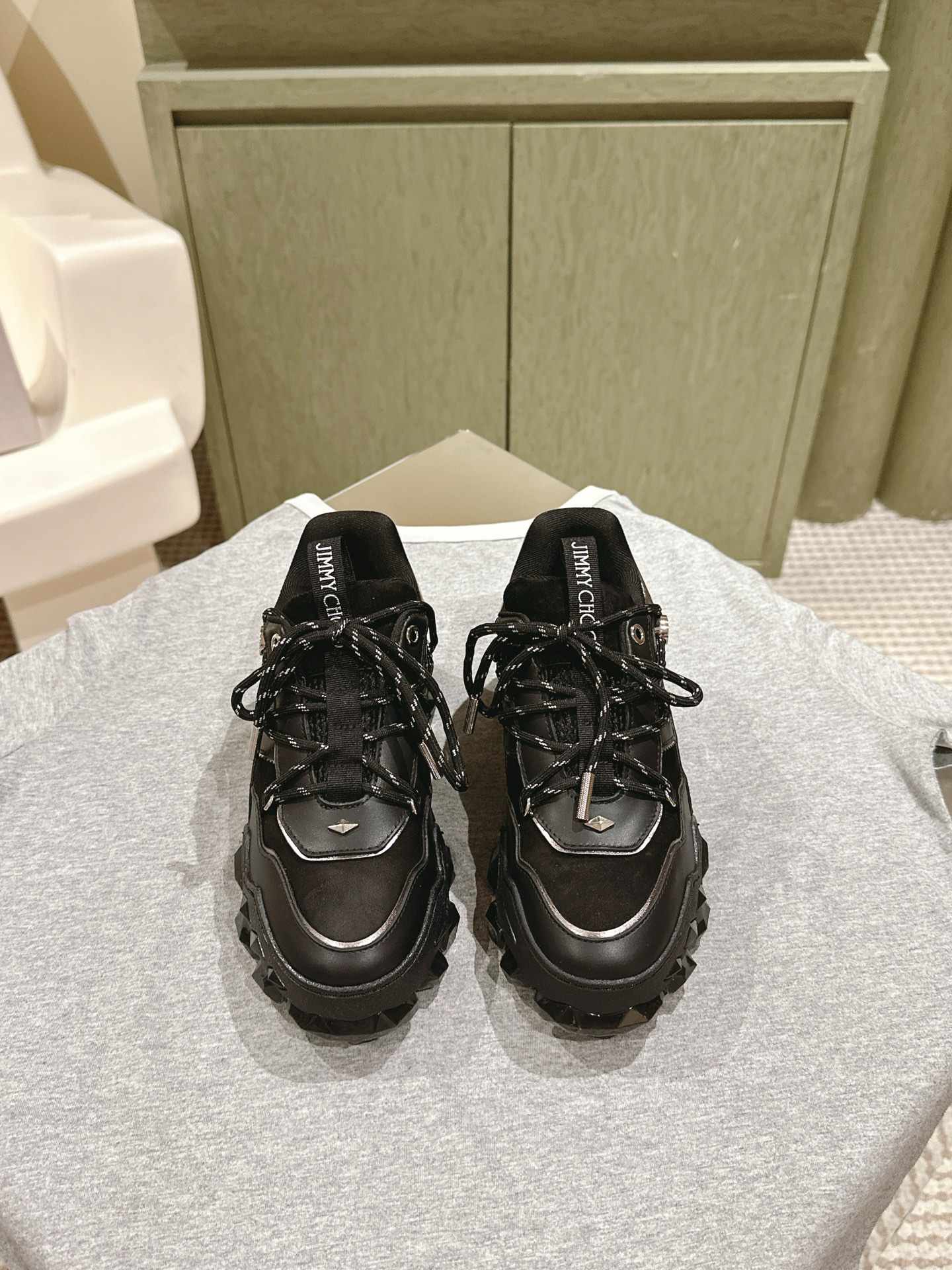 NO:255770,Couple style | 5 Jimmy Choo* latest casual dad shoes, counter main series!  Purchase level!  The fabric is made of original uniform cowhide, a series combination of Ajuezi!  Super comfortable to wear!  Top-notch sheepskin inside!  The bottom is the original TPU combination bottom with 35-45 codes, standard size couple models, full set of counters simultaneously packaging!  , casual shoes/sports shoes, jimmy choo, sneakers, cowhide, sheepskin19860909情侣款 | 5 Jimmy Choo*最新休闲老爹鞋,专柜主打系列！代购级别！面料选用原版一致牛皮,绝绝子的系列组合！上脚超级舒适！内里顶级羊皮！ 大底是原版开模TPU组合大底 码数35-45码,标准尺码情侣款 全套专柜同步包装！,休闲鞋/运动鞋,jimmy choo,sneakers,cowhide,sheepskin,Women's Shoes