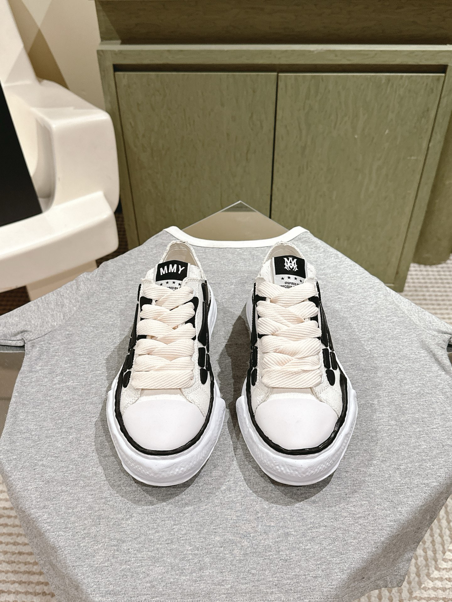 NO:470616,(Men's Size) MMYx co-branded AMIRI Mihara Yasuhiro bone shoes Spring new model Brand order Original order quality Designer boldly conceived, combined with the trend of the times, perfect, super comfortable and versatile, new sports style design, perfect, many celebrity celebrities endorsed him The original upper mold-opening canvas/imported cowhide Inner footbed original cloth Outsole original mold opening steel stamp pU combination sole Size35-44 (women's size 40.41, men's size 45 customization without return), casual shoes/sports shoes, amiri, mmy, sneakers, cowhide19860909（男码）MMYx联名AMIRI 三原康裕 骨头鞋 春季新款 品牌订 原单品质 设计师大胆构思,结合时代潮流气息,完美出炉,超级舒适百搭,全新运动风格设计,堪称完美,众多明星网红为他代言 鞋面原版开模进口帆布/进口牛皮 内里垫脚原版布 大底原开模钢印pU组合大底 Size35-44（女码40.41,男码45定制不退换）,休闲鞋/运动鞋,amiri,mmy,sneakers,cowhide,Women's Shoes