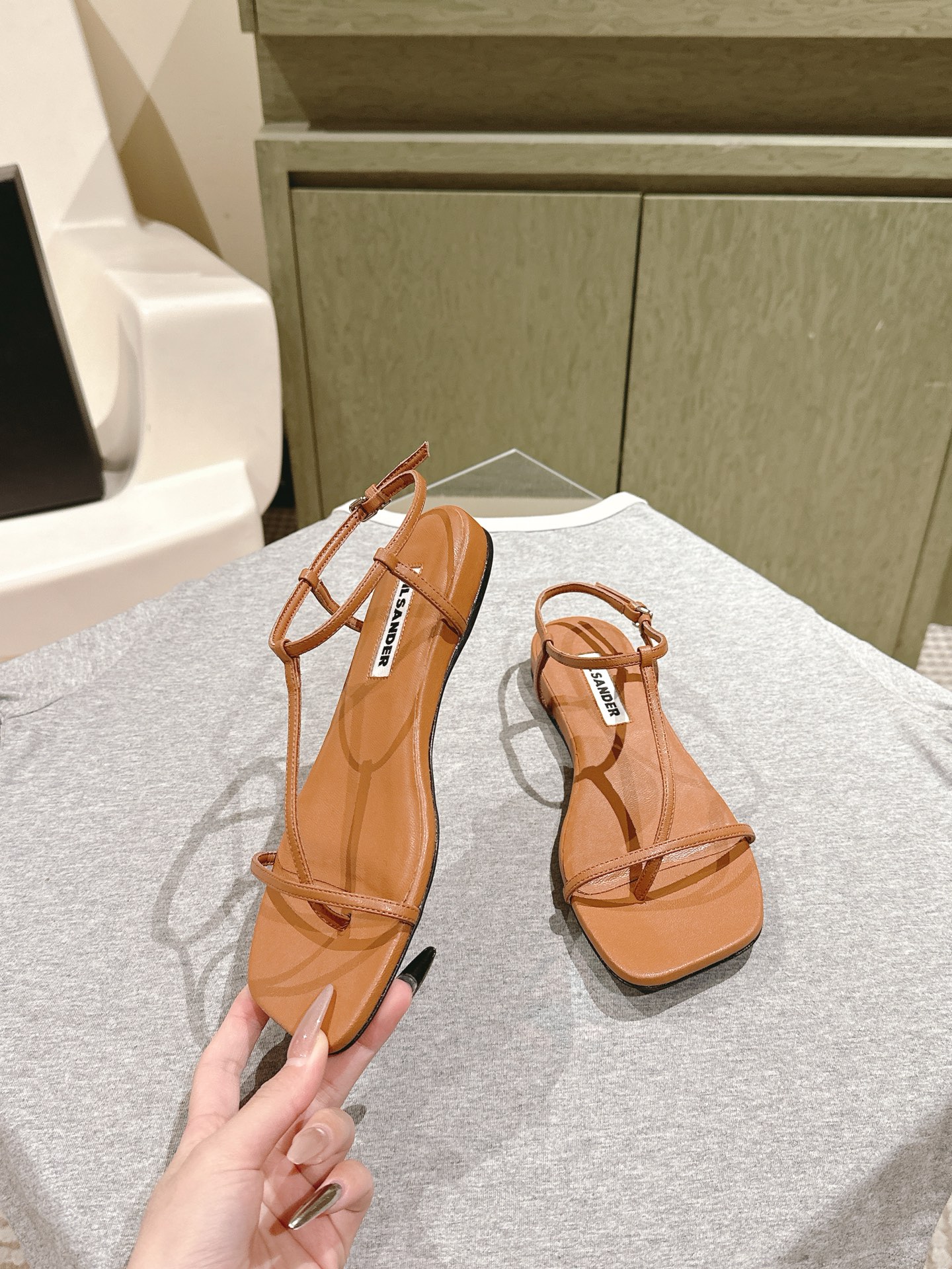 2025 Summer Fashion Collection: High-Quality Classic Designs with Bullet Boots - 图片 2