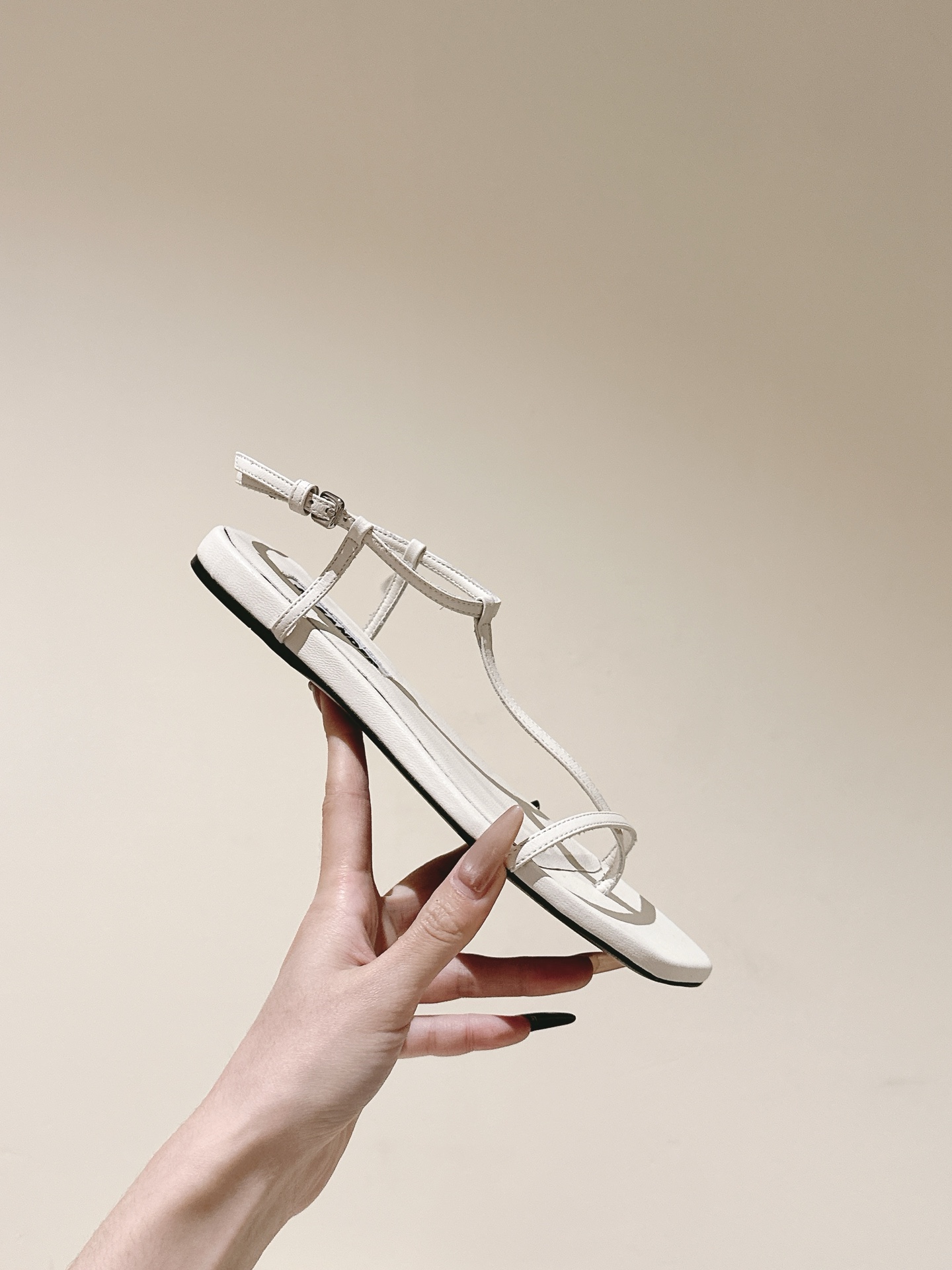 2025 Summer Fashion Collection: High-Quality Classic Line Design Bullet Boots in Cowhide - 图片 8