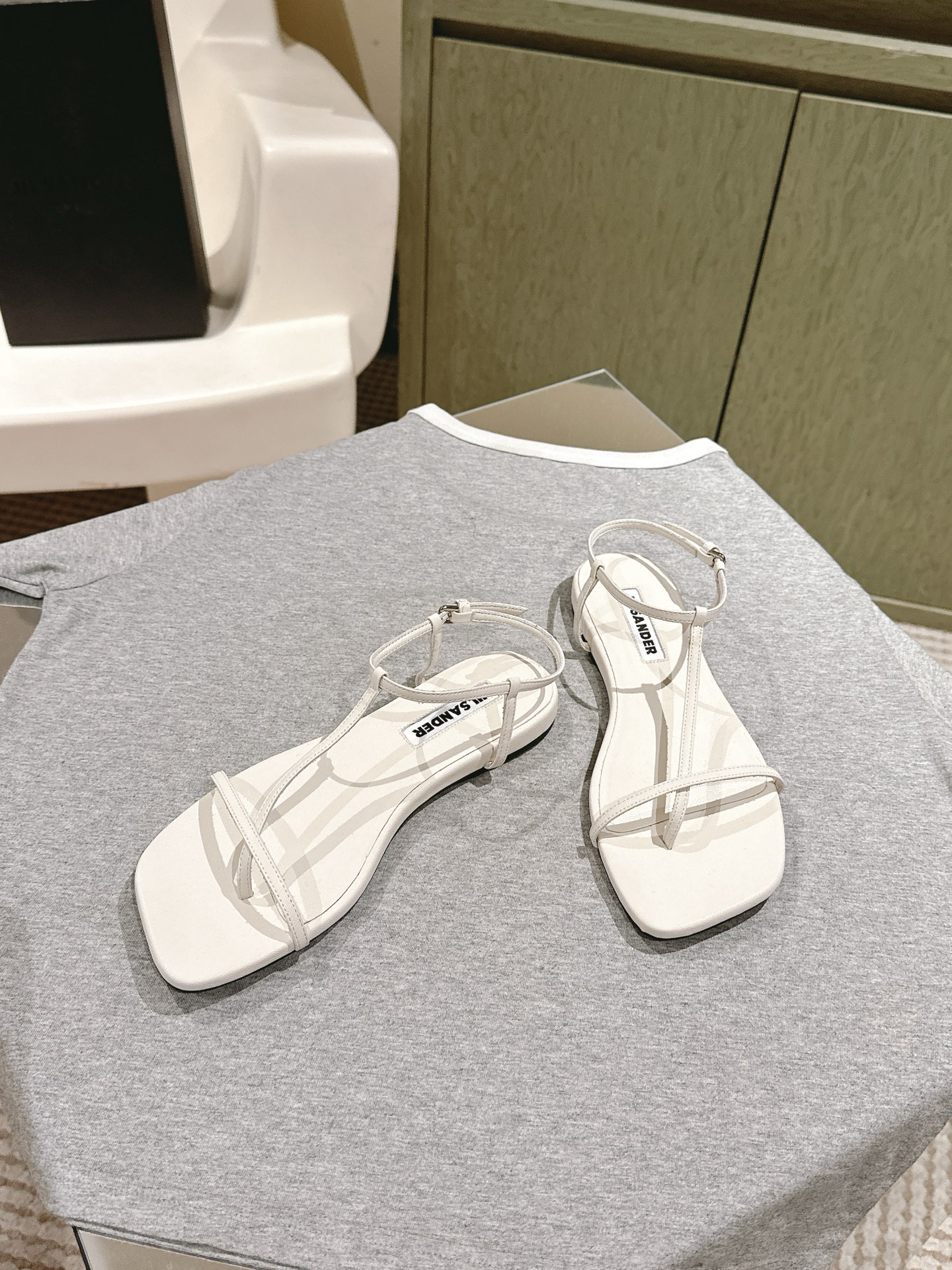 2025 Summer Fashion Collection: High-Quality Classic Line Design Bullet Boots in Cowhide - 图片 3