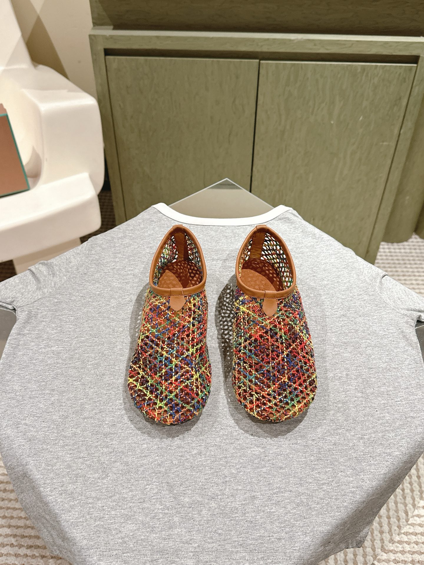 NO:470465,| 5 New mesh shoes | Upper adopts woven mesh pattern making process | One-to-one recovery counter cover technology, comfortable, generous, lightweight, versatile flat ballet shoes, hollow crochet shoes are of grade and personality when worn!  It is an indispensable pair of beautiful shoes for M M｜High difficulty production process Original Italian leather sole Size size 35-41 (40 41. Customized Any custom code is not returned or exchanged), loafers, loafers, Leather soles19860909| 5  新品网面鞋｜鞋面采用 编制网纹制作工艺｜一比一复原专柜套包工艺,舒适,大方,轻便,百搭的一款平底芭蕾舞鞋,镂空钩针鞋穿上有档次而有个性！是M M少不可缺的一双美鞋｜高难度制作流程原版意大利真皮大底 Size码数35—41（40 41.定制 凡是定制码不退换）,乐福鞋,loafers,Leather soles,Women's Shoes