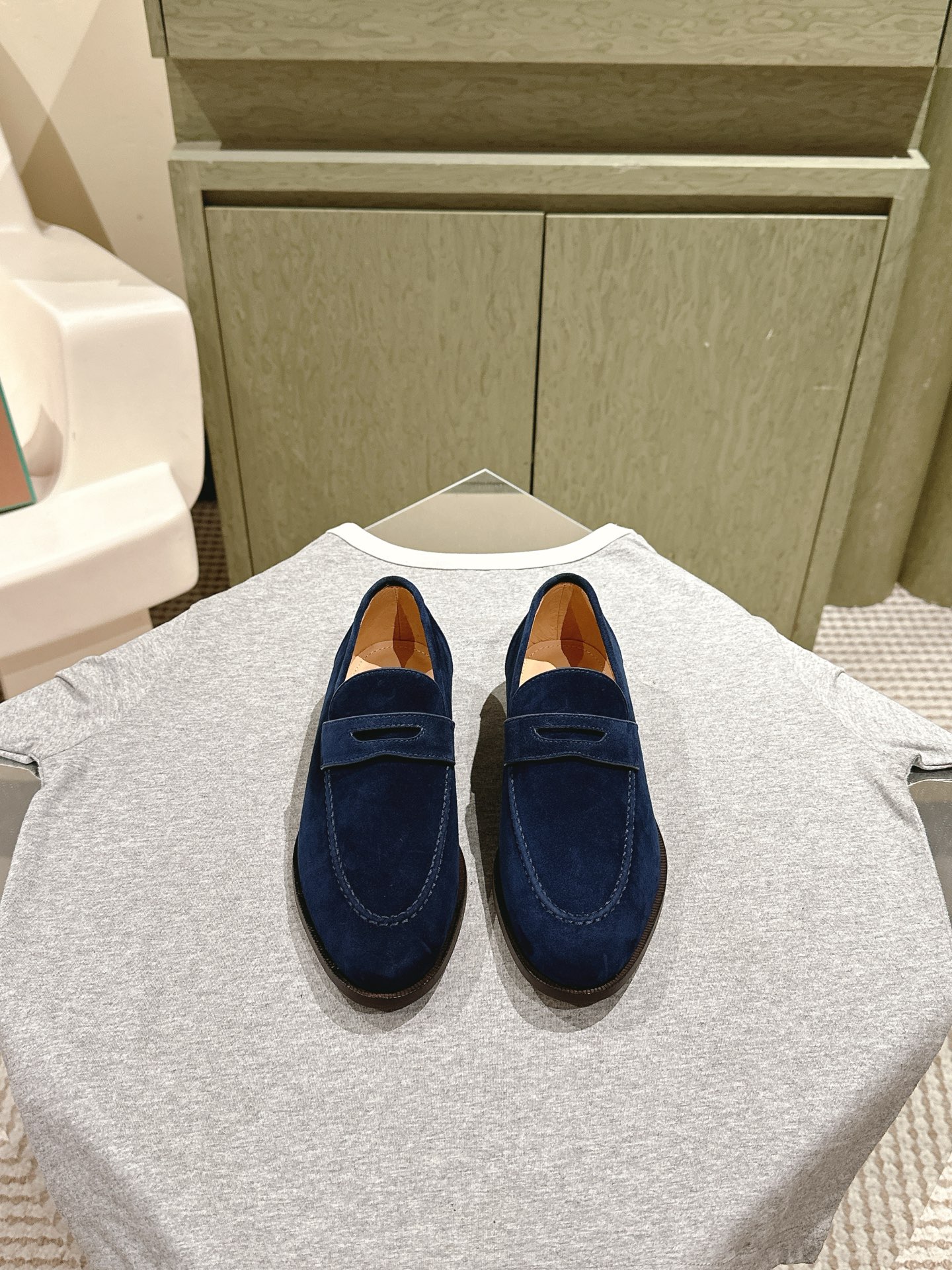 NO:470457,Female Men New Products Offer | 5 Men and Women's Same Models | Made of Wish Yangjing Fabrics | Uppers are made of unique knitted fabrics | Imported water dyed beef inside, and the footbed is water dyed beef, and all-round one-to-one recovery counter process flow | High process flow | Imported leather sole from Italy Original craftsmanship sole | Not a normal heavy rubber sole on the market Size34-42 size (.34.41.42 customization) super hot, loafers, loafers, sheep19860909女 男 新品发售| 5 男女同款｜采用 Wish 羊京面料制作｜鞋面采用独特针织面料制作工艺｜内里进口水染牛里,垫脚水染牛里,全方位一比一复原专柜工艺流程｜高工艺工艺流程｜意大利进口真皮底 原版工艺大底｜绝非市面普通笨重胶底 Size34-42码（.34.41.42定制）超级超级火爆,乐福鞋,loafers,sheep,Women's Shoes