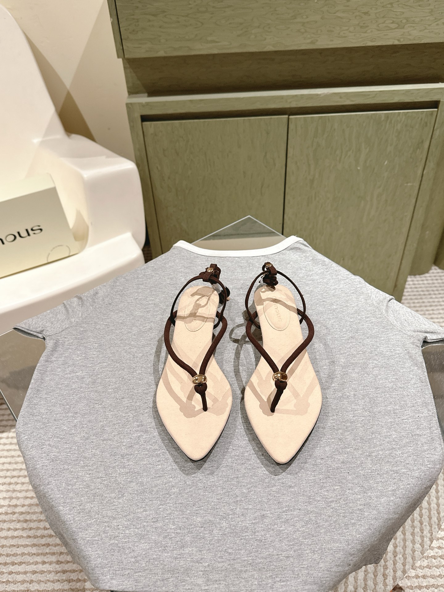 NO:470497,| 5 ORINOUS new strap sandals can be removable straps, wear one shoe and two lazy and fashionable, wear beautiful shoes together in spring and summer, make a trendy one yourself the best version of cowhide fabric, sheepskin lining, imported Italian genuine leather soles, size 35-39# (40# customized, non-return and exchange), split-toed shoes, sandals, cowhide, sheepskin, Leather soles19860909| 5 ORINOUS新款绑带凉鞋可拆卸绑带,一鞋两穿慵懒时髦,春夏一起穿漂亮的鞋子吧弄潮儿就是你自己对版牛皮面料,羊皮内里,意大利进口真皮大底,码数35-39#（40#订做不退换）,分趾鞋,sandals,cowhide,sheepskin,Leather soles,Women's Shoes