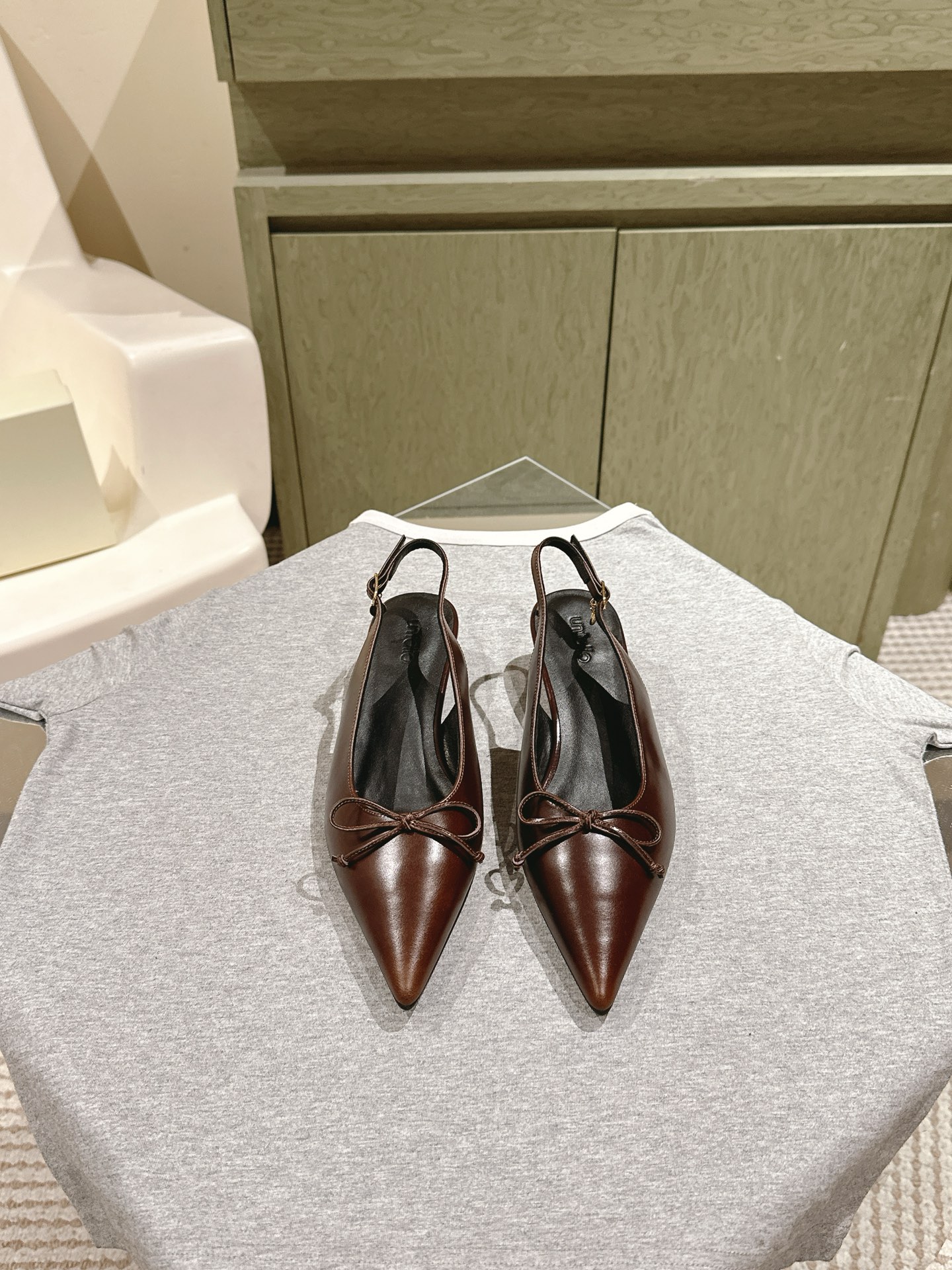 NO:470442,| 5 unfolio New French cat heel sandals Temperament kitten heels, everyday versatile, closed eyes, anyone who misses this sandal, I will be sad to match cowhide fabric, sheepskin lining, imported Italian injection molded sole, size 35-39# (40# customized, no return or exchange), sandals, sandals, cowhide, sheepskin19860909| 5 unfolio 早春新款法式猫跟凉鞋 气质小猫跟,日常百搭闭眼入,任何人错过这款凉鞋,我都会伤心的对版牛皮面料,羊皮内里,意大利进口注塑大底,码数35-39#（40#订做不退换）,凉鞋,sandals,cowhide,sheepskin,Women's Shoes