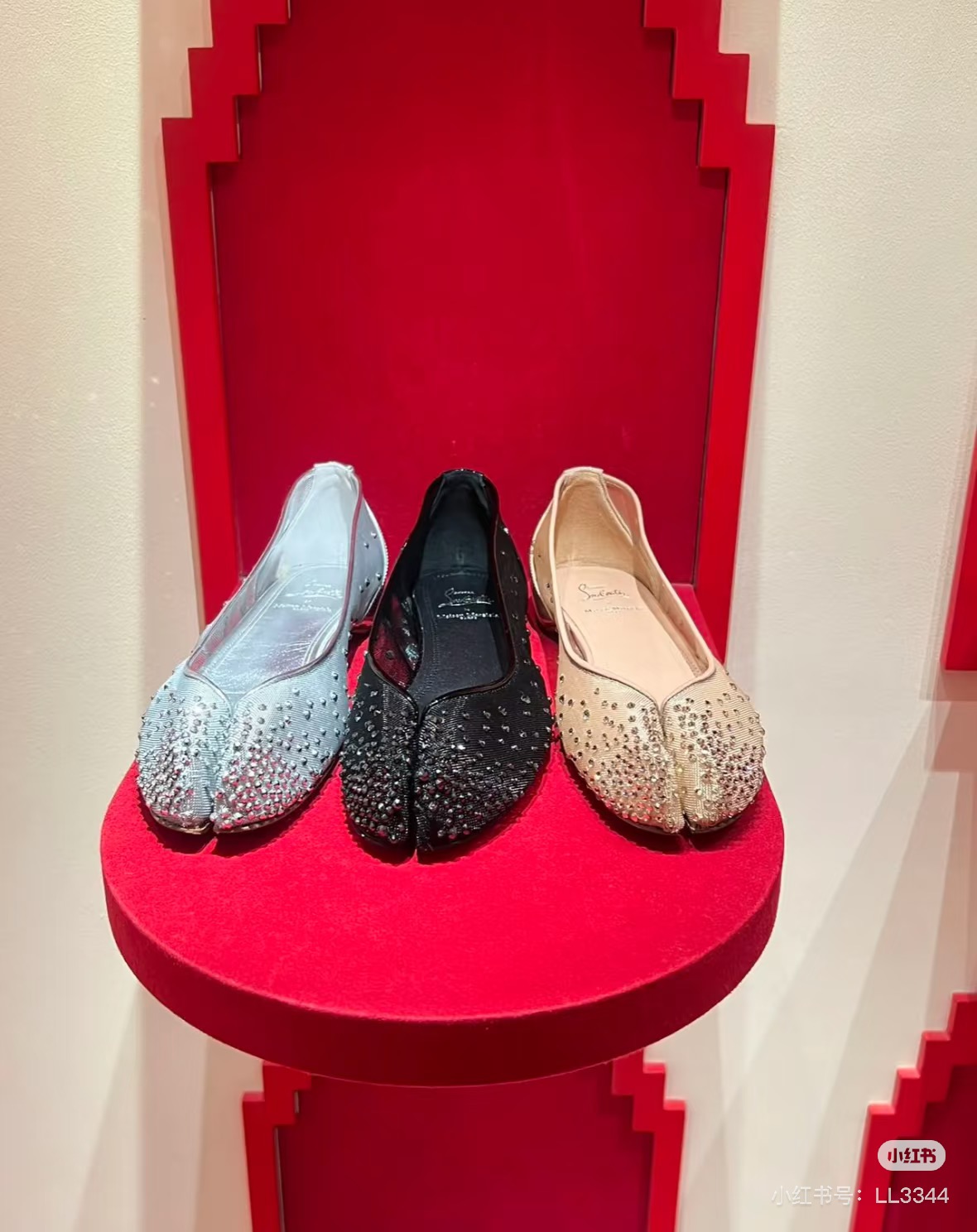 NO:470458,Internet celebrity puts on feet, split toe shoes19860909网红上脚,分趾鞋,Women's Shoes