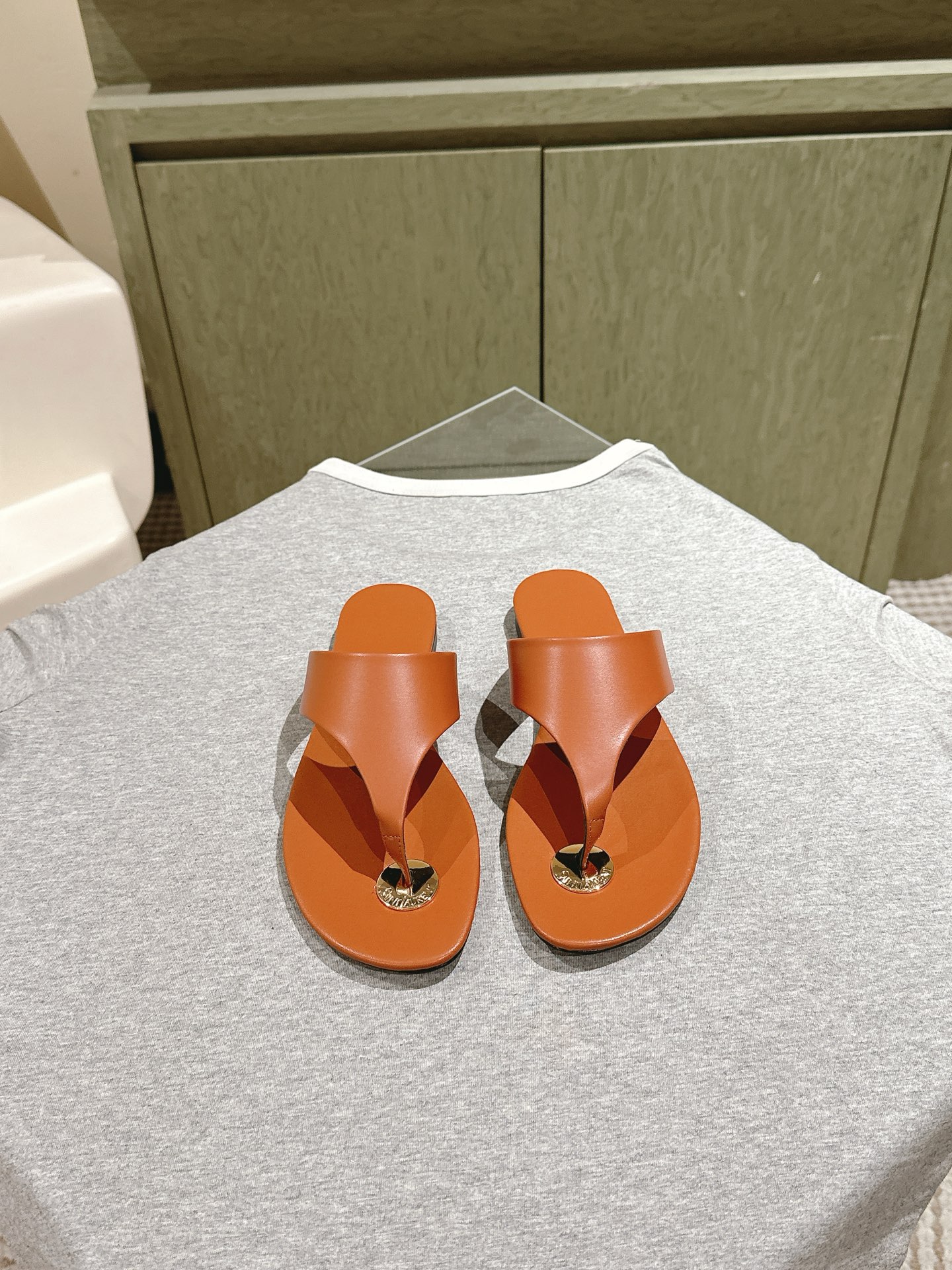 NO:470130,| 5 YSL Saint Laurent Goddess High-quality Goods Juezi Counter Laurent's latest series of new products!  ★★★★★★ Top purchasing agent version, super exquisite one to one zero distance creation!  Create the best shoes with the best materials!  The gorgeous hardware buckle square head, stiletto heels, neat, classic and timeless design lines and colorful tones are definitely the favorite of high heel fans in the shoe cabinet. ━━━━━━━━━━━━━━━━━━━━━━━━━━━━━━━━━━━━━━━━━━━━━━━━━━━━━━━━━━━━━━━━━━━━━━━━━━━━━━━━━━━━━━━━━━━━━━━━━━━━━━━━━━━━━━━━━━━━━━━━━━━━━━━━━━━━━━━━━━━━━━━━━━━━━━━━━━━  Number of codes 35-40 (.40.41 custom made without return or exchange), split-toe shoes, saint laurent, saint laurent, high heels, cowhide19860909| 5 YSL圣罗兰女神高货绝绝子专柜最新系列新品！ ★★★★★ 顶级代购版本 超精致一比一零离距打造！用最好料材打造最好鞋子！ 五金华丽扣方头 细高跟 利落、经典永恒的设计线条和缤纷色调,绝对是高跟鞋迷们鞋柜里的挚爱 ━━━━━━━━━━━━ 材料进口牛皮 /顶羊级皮内里 / 意大利真大皮底！ 码数35－40（.40.41定做不退换）,分趾鞋,saint laurent,saint laurent,high heels,cowhide,Women's Shoes