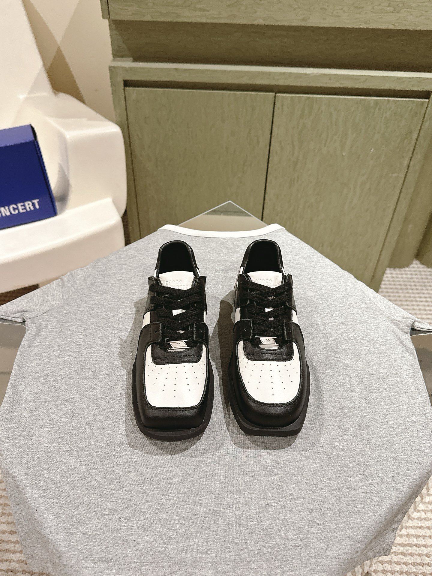 NO:470044,Purchase grade | 5 Silk 279 Suede ABRA Niche Trendy Brand 25ss Spring and Summer New Style Bow Flat Ballet Shoes Spring ootd Outfits Ballet Shoes That Sweet and Cool Girls Can't Miss. Too fashionable, a bit sweet and retro, and a bit punk. See how to match it!  I like it so much. Original imported silk/imported suede inner lining original custom sheepskin foot pad original custom sheepskin outsole: Original customized rubber outsole Size35-41 (40 41 custom made without return or exchange), casual shoes/sports shoes, sneakers, sheepskin, real silk, chamois leather19860909代购级| 5  真丝279 麂皮 ABRA 小众潮牌 25ss 春夏新款 蝴蝶结平底芭蕾舞鞋 春日ootd穿搭 甜酷女孩不能错过的芭蕾舞鞋 太时髦了,有点甜甜的复古味儿,也有点朋克.看怎么搭配咯！太喜欢了. 面料原版进口真丝/进口麂皮 内里原版定制羊皮 垫脚原版定制羊皮 大底: 原版定制橡胶大底 Size35-41（40 41定制不退换）,休闲鞋/运动鞋,sneakers,sheepskin,real silk,chamois leather,Women's Shoes