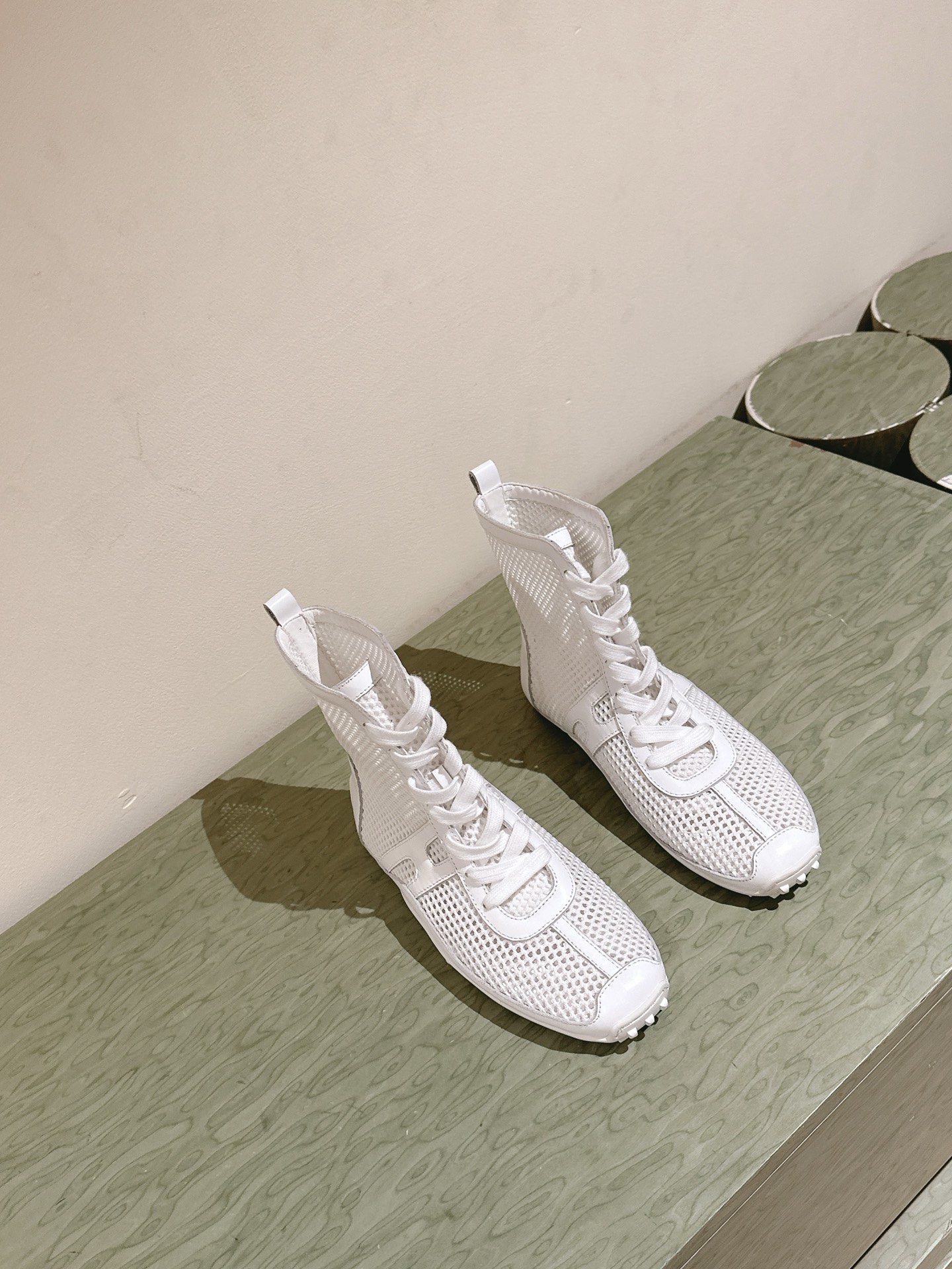  | ²⁰²5𝐬𝐬 🤍🤎
H家 春夏新品专柜最新网面短靴🆕！
简约鞋面牛皮➕网面，轻盈舒适透气！运动感十