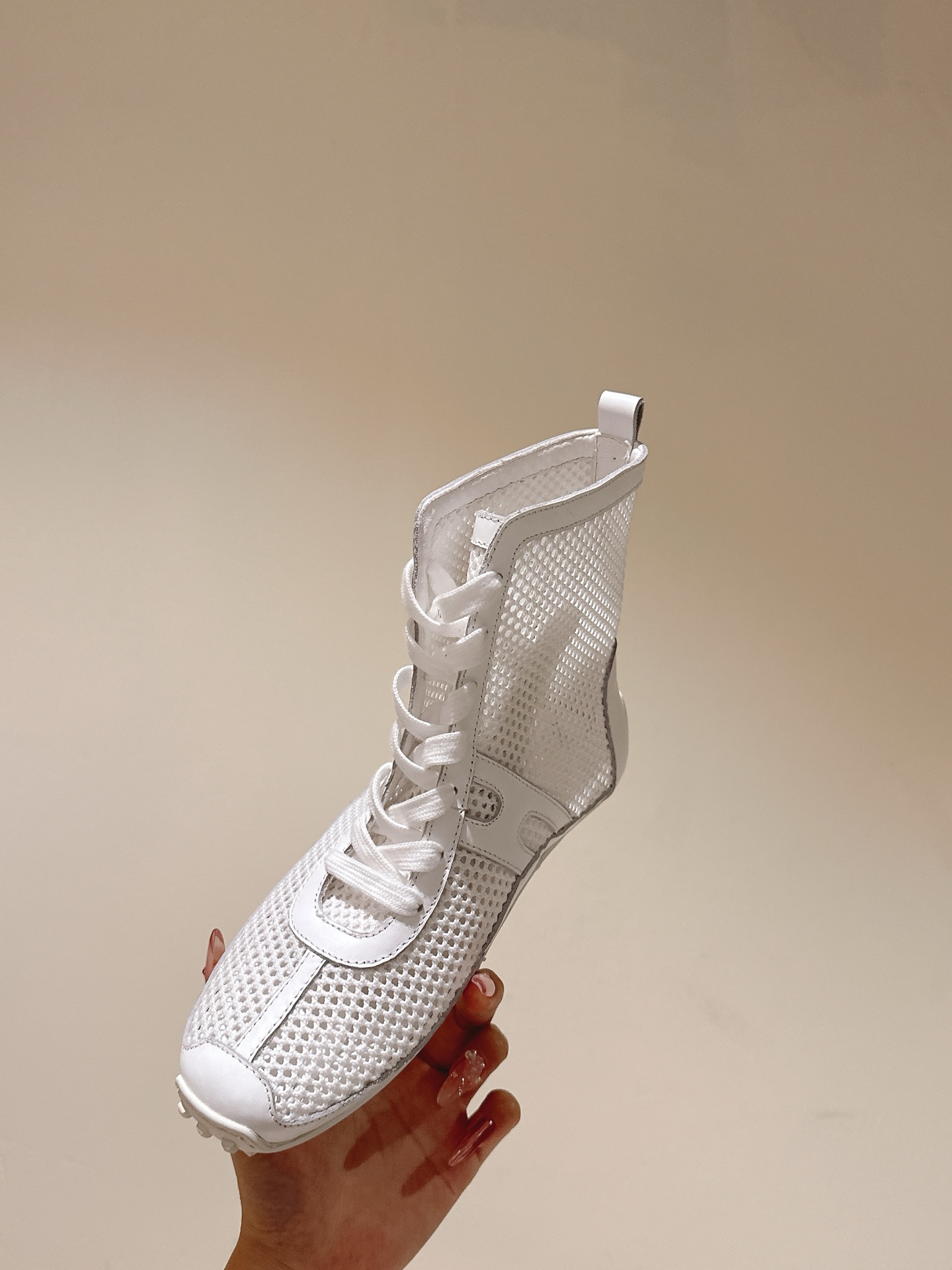  | ²⁰²5𝐬𝐬 🤍🤎
H家 春夏新品专柜最新网面短靴🆕！
简约鞋面牛皮➕网面，轻盈舒适透气！运动感十