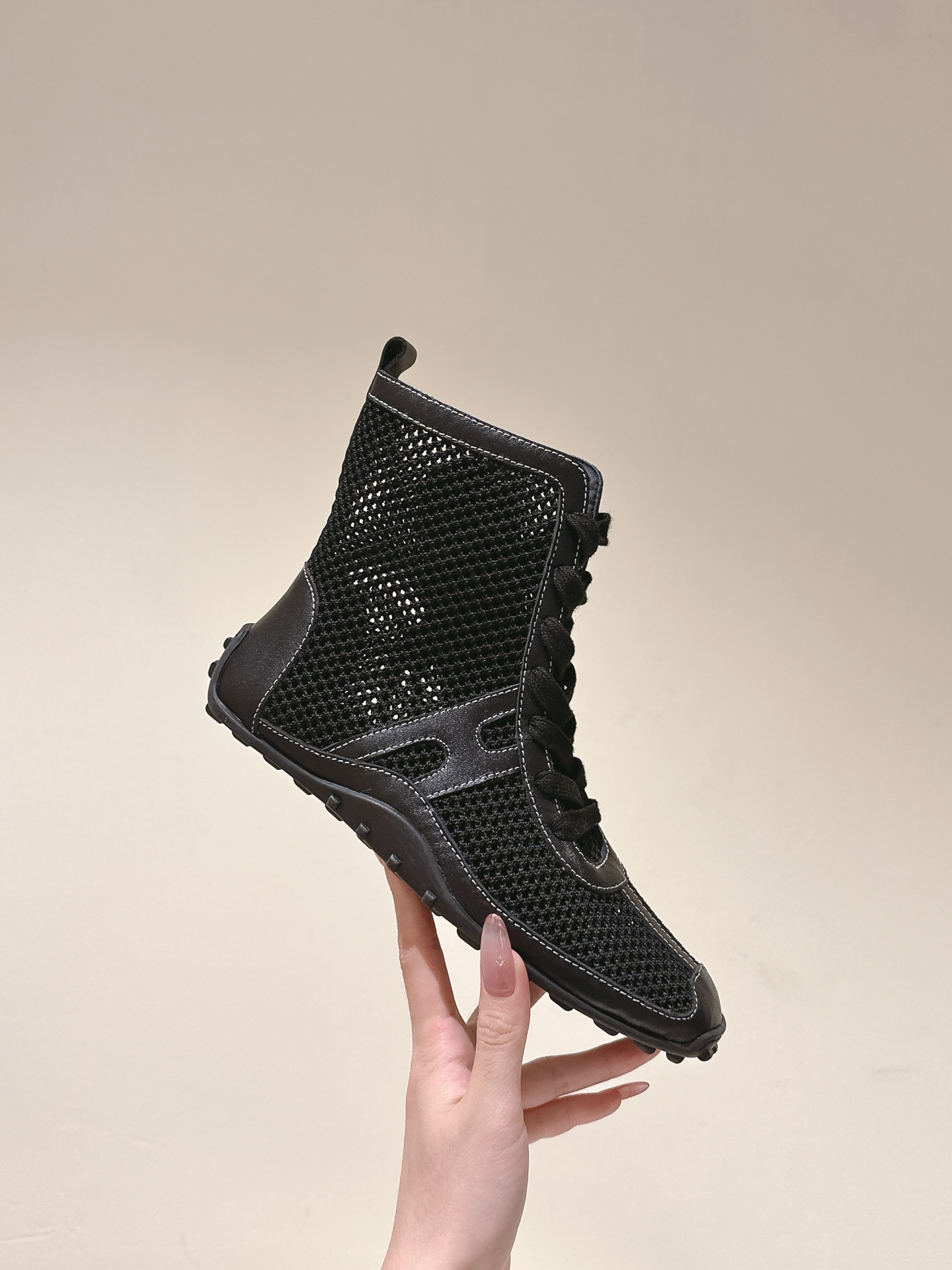  | ²⁰²5𝐬𝐬 🤍🤎
H家 春夏新品专柜最新网面短靴🆕！
简约鞋面牛皮➕网面，轻盈舒适透气！运动感十