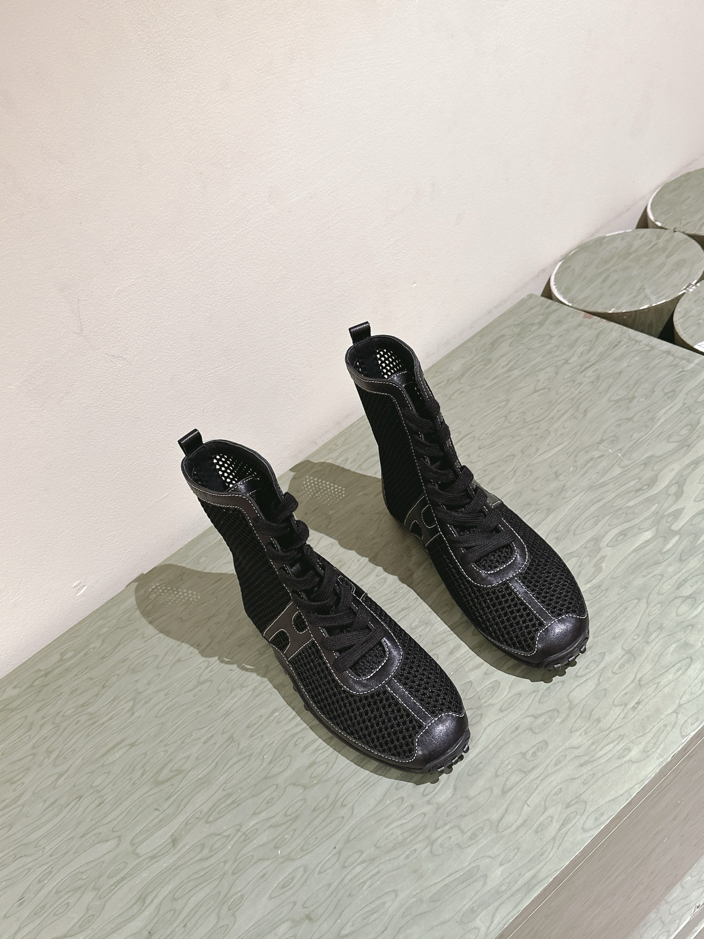  | ²⁰²5𝐬𝐬 🤍🤎
H家 春夏新品专柜最新网面短靴🆕！
简约鞋面牛皮➕网面，轻盈舒适透气！运动感十