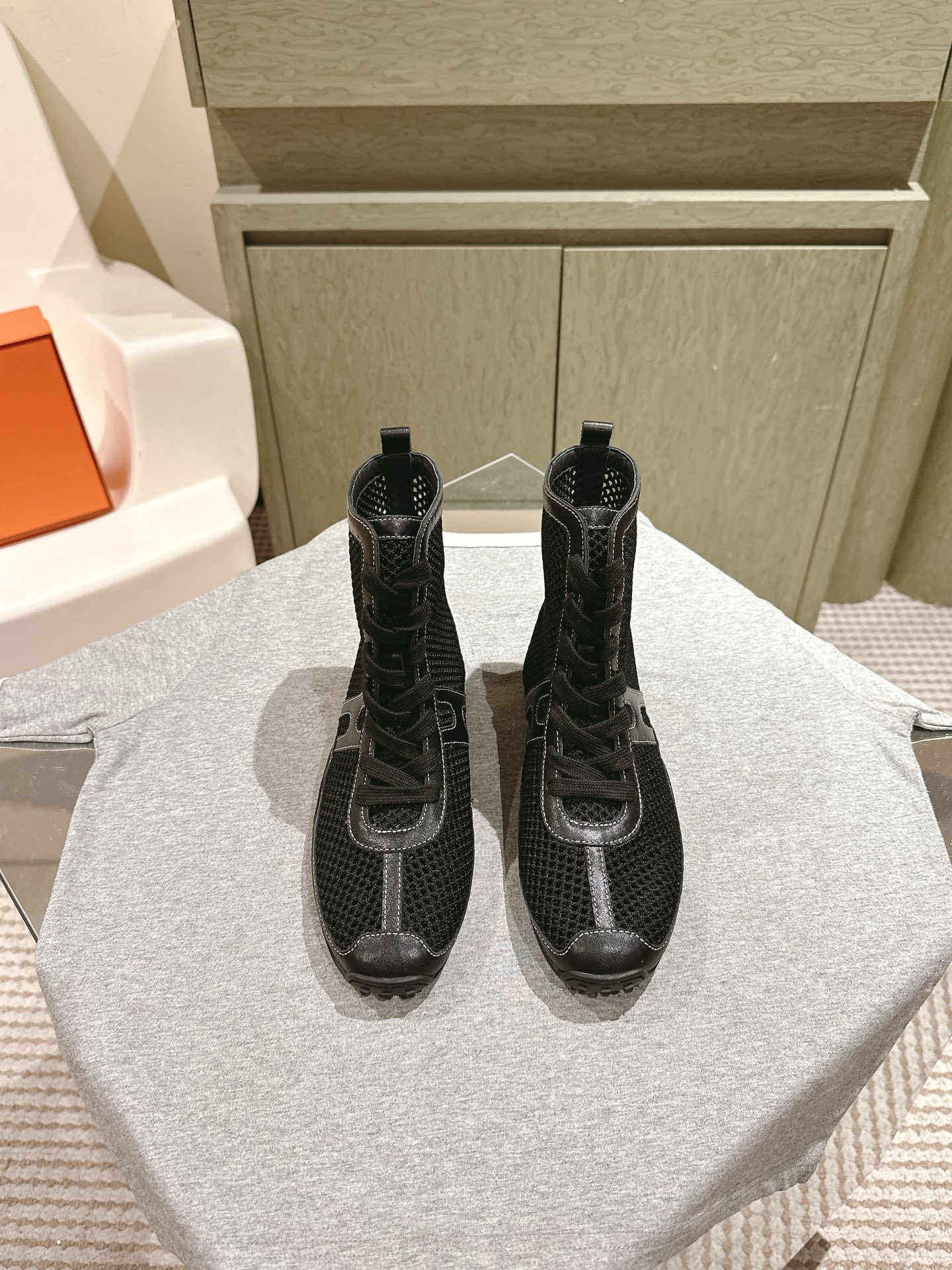  | ²⁰²5𝐬𝐬 🤍🤎
H家 春夏新品专柜最新网面短靴🆕！
简约鞋面牛皮➕网面，轻盈舒适透气！运动感十