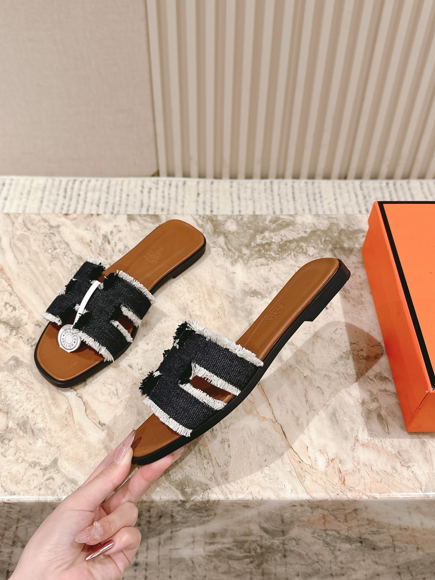 Женские босоножки с отделкой H Hermès
