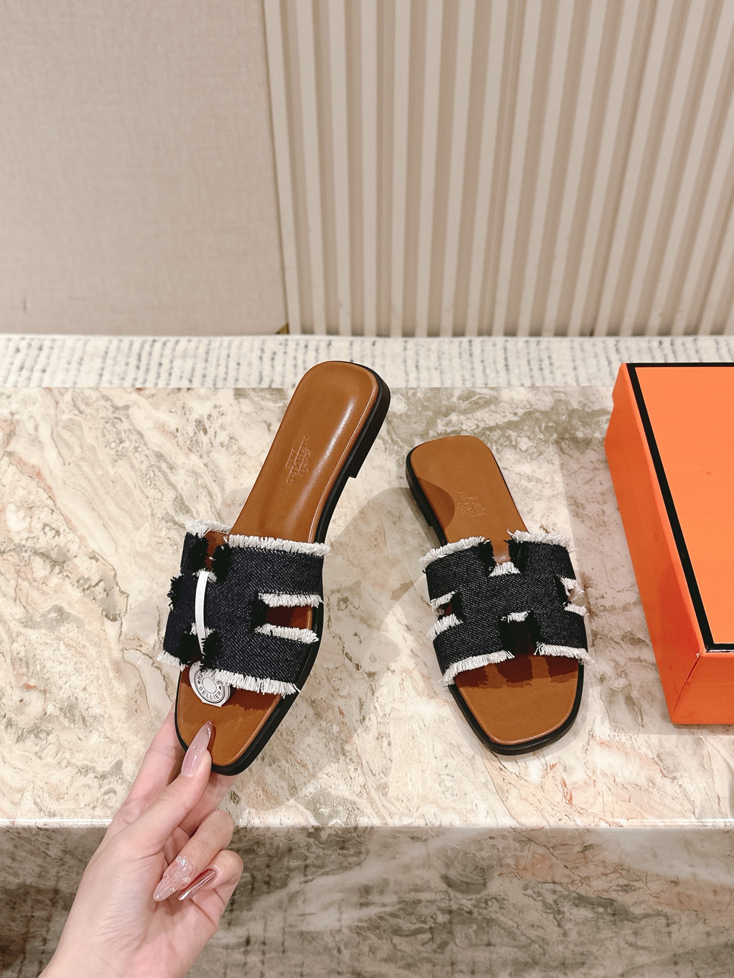 Женские босоножки с отделкой H Hermès