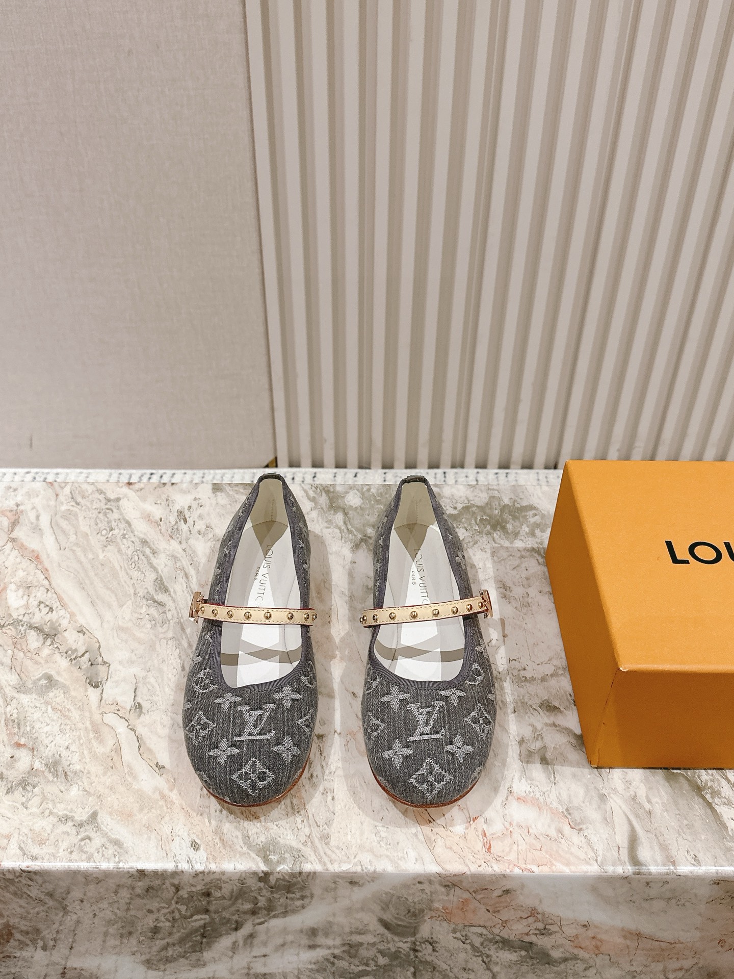 NO:469914,| 5 New arrival~LV spring and summer ballet shoes for Lujia early spring and summer, too outstanding!  Fashionable, sexy and comfortable, full of the full emotional value that beautiful summer shoes can give. The shoes are also very well-behaved and beautiful!  The upper is made of imported printed leather, sheepskin inner lining, natural cowhide sole size 35-41 40 41 Customized, and the full set of counters is packaged simultaneously!  , ballet shoes, louis vuitton, louis vuitton, louis vuitton, cowhide, sheepskin19860909| 5 驴家早春新品 new arrival～LV春夏芭蕾舞鞋,也太出彩了！时尚性感舒适,拉满了夏日美鞋能给的满分情绪价值.鞋的造型也很乖巧好看呀！ 鞋面选用进口印花皮面,羊皮内里,本色牛皮底 size 35-41 40 41定制 全套专柜同步包装！,芭蕾舞鞋,louis vuitton,louis vuitton,louis vuitton,cowhide,sheepskin,Women's Shoes