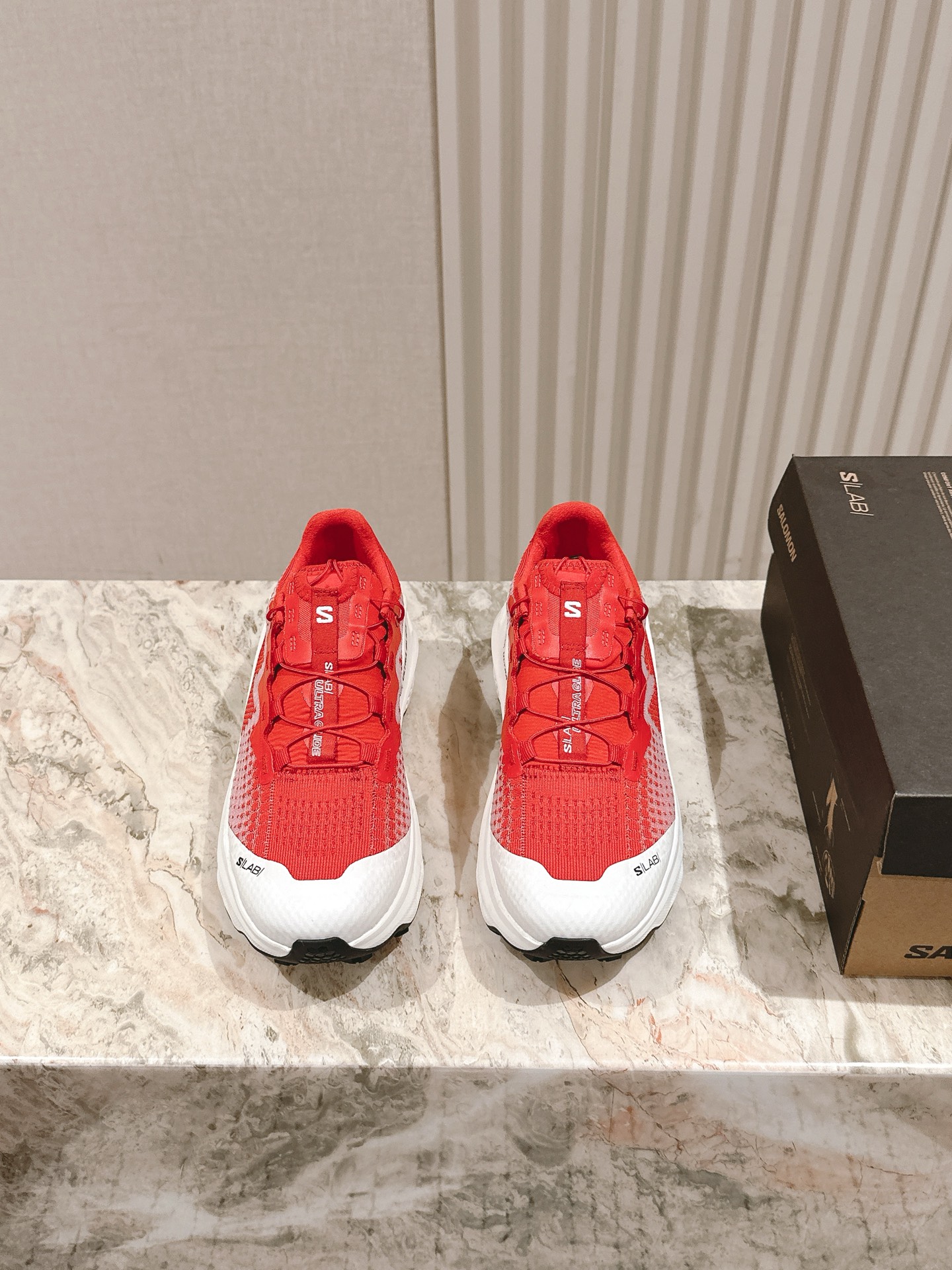 NO:469883,SALOMON XT WHISPER SALOMON Outdoor Casual Sports Shoes Top version, a new interpretation focuses on its aerodynamic appearance, with the iconic white and cream color bringing urban style. The other pair is made of pure black to highlight the textured details. The iconic sneakers are refined into a new urban classic to bring a quiet atmosphere to SALOMON. The original imported cowhide + breathable mesh. The inner lining is imported original imported breathable mesh. The sole is original open mold-proof rubber outsole. The bottom thickness is 4CM Size. Women's model 35-40 (40 customized and non-return) (men's model under development), casual shoes/sneakers, cowhide19860909SALOMON XT WHISPER 萨洛蒙户外 休闲 运动鞋 顶级版本,全新演绎的专注于其空气动力学的外观上,标志性白色与奶油色带来都市风格. 另一双则以纯粹的黑色打造,突出富质感的细节,标志性运动鞋被提炼为新的都市经典为 SALOMON 带来静谧气息 面料原版进口牛皮＋透气网面 内里原版进口透气网里 鞋底原版开模防滑橡胶大底 底厚4CM Size 女款35-40（40订做不退换）（男款开发中）,休闲鞋/运动鞋,sneakers,cowhide,Women's Shoes