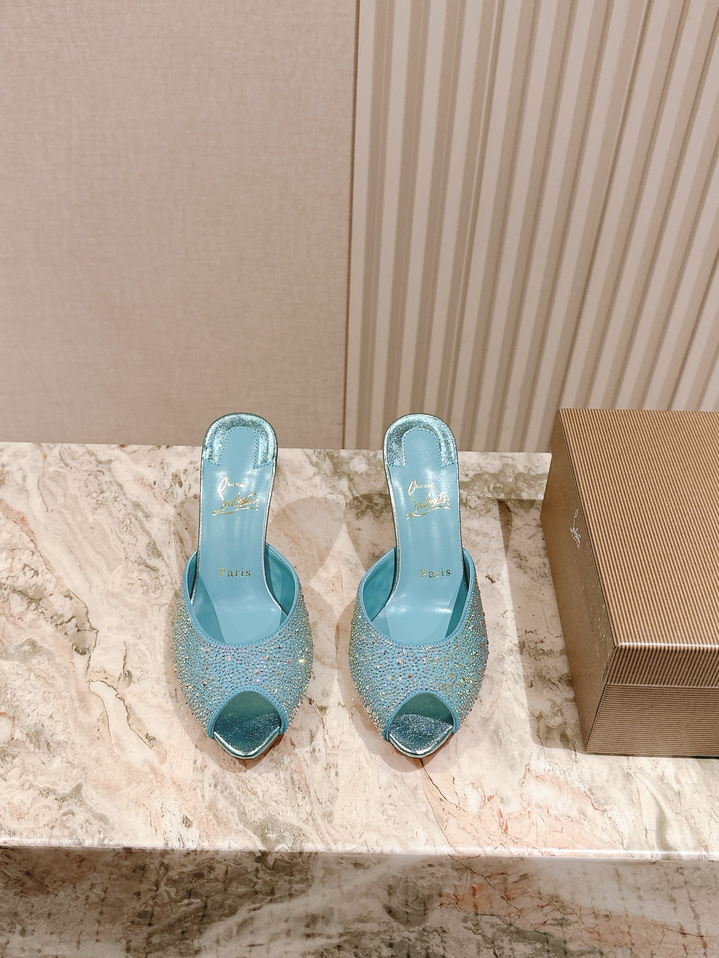 NO:469887,| 5 Christian Louboutin | 2025s original Heavy Industry CL new design show style water platform high heel sandals ~ Taylor Swift's same style as luck artifact!  Upper: Original custom imported fluorescent color fabric pampillas, ribbon-wrapped feet decoration adds elegance!  The handmade red shore flower is beautiful and beautiful on the feet!  All eyes will stay for you!  Imported original special material, inner grained pearlescent sheepskin, outsole original imported AR1 top-grade leather outsole Size34-43 '34.40.41.42.43 customized no return' Heel height 8.5cm, high heels, sandals, high heels, slippers, sheepskin, Leather soles19860909| 5  Christian Louboutin | 2025s原版做货重工CL全新设计秀款水台高跟凉鞋～霉霉同款 开运神器！ 鞋面:原版订制进口荧光色面料pampillas,丝带绕脚装饰更添优雅！手工制作的彼岸花美轮美奂,上脚超美！所有目光都将为你停留！ 材质进口原版特殊材料 内里粒面珠光羊皮里 大底原版进口AR1顶级真皮大底 Size34-43「34.40.41.42.43订做不退换」 跟高8.5cm,高跟鞋拖鞋,sandals,high heels,slippers,sheepskin,Leather soles,Women's Shoes