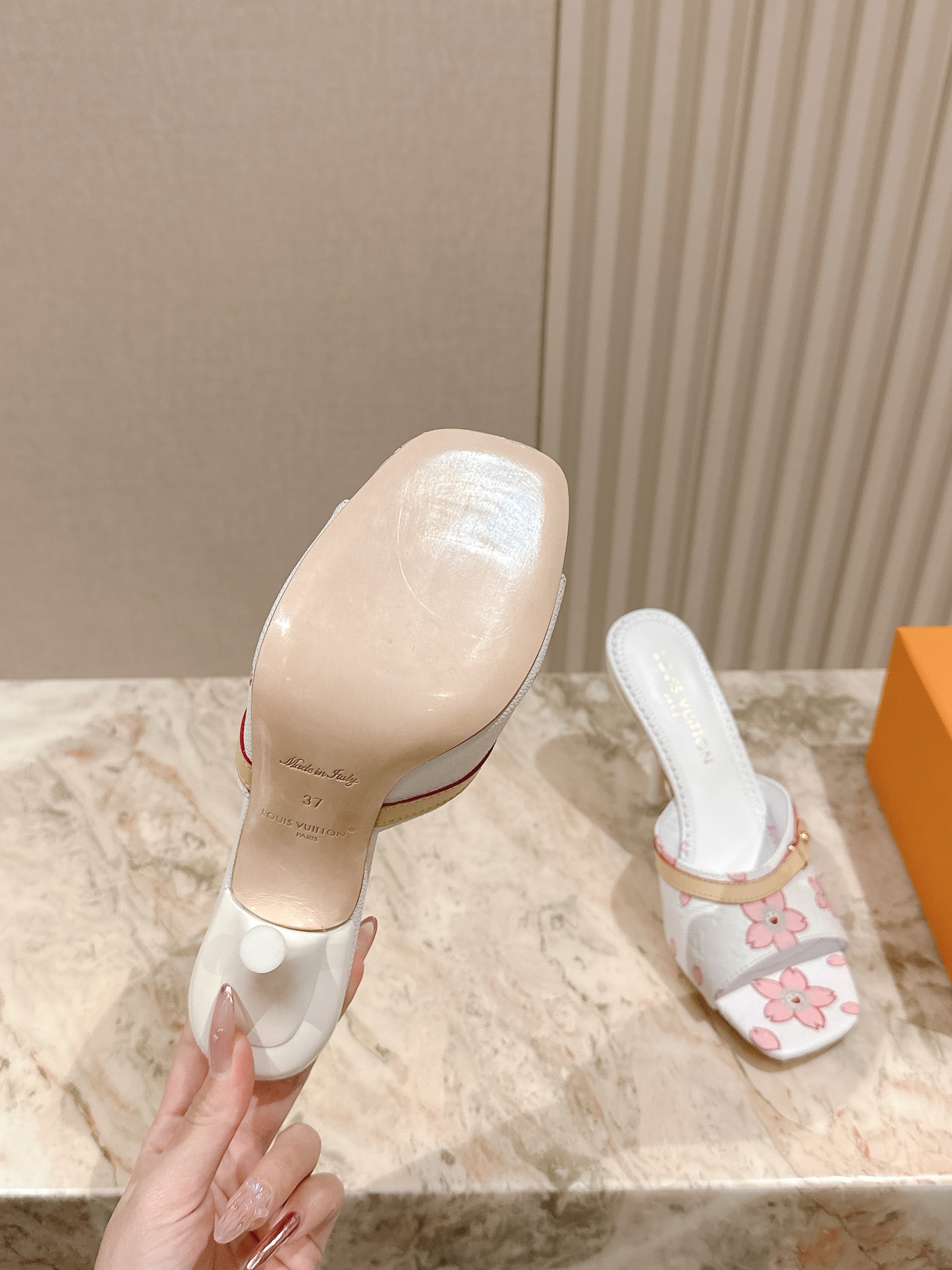   | ²⁰²5𝐬𝐬 🤍🤎
驴家早春新品🆕 new arrival～LV春夏拖鞋，也太出彩了！时尚性感舒