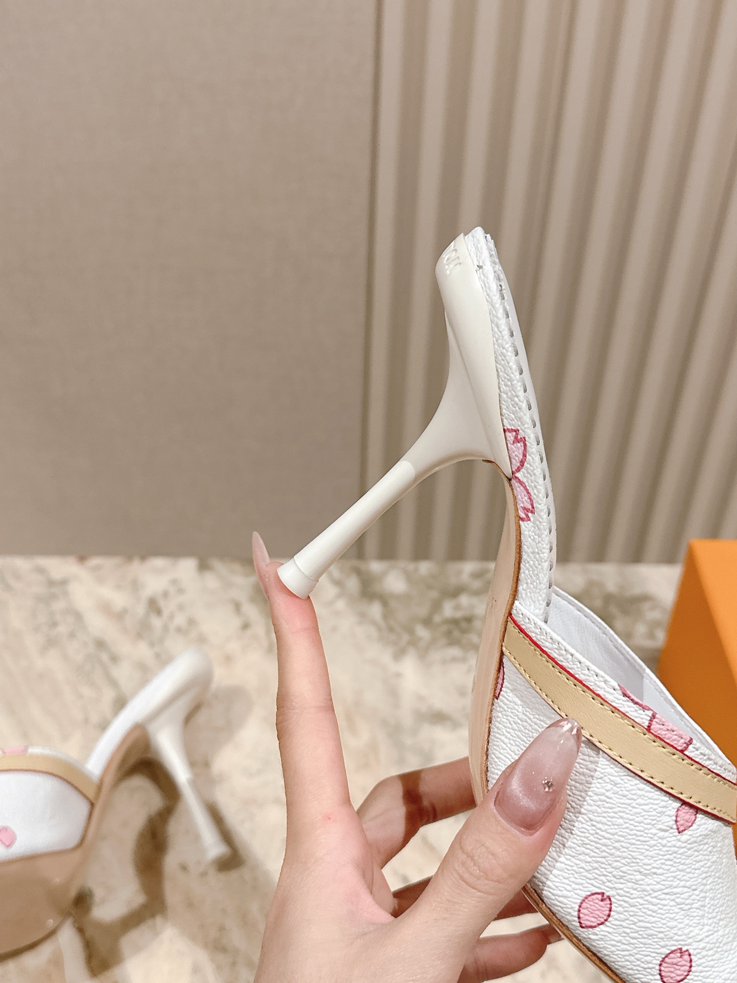   | ²⁰²5𝐬𝐬 🤍🤎
驴家早春新品🆕 new arrival～LV春夏拖鞋，也太出彩了！时尚性感舒