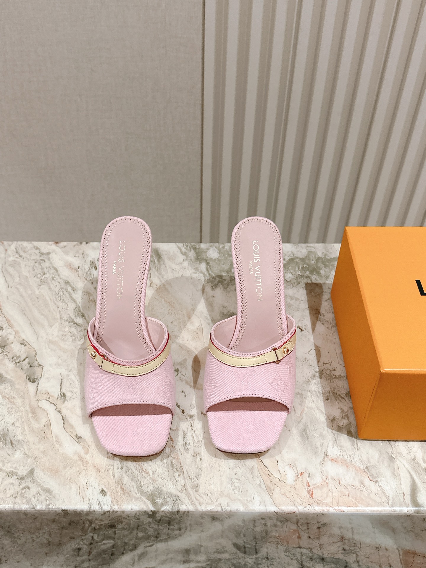   | ²⁰²5𝐬𝐬 🤍🤎
驴家早春新品🆕 new arrival～LV春夏拖鞋，也太出彩了！时尚性感舒