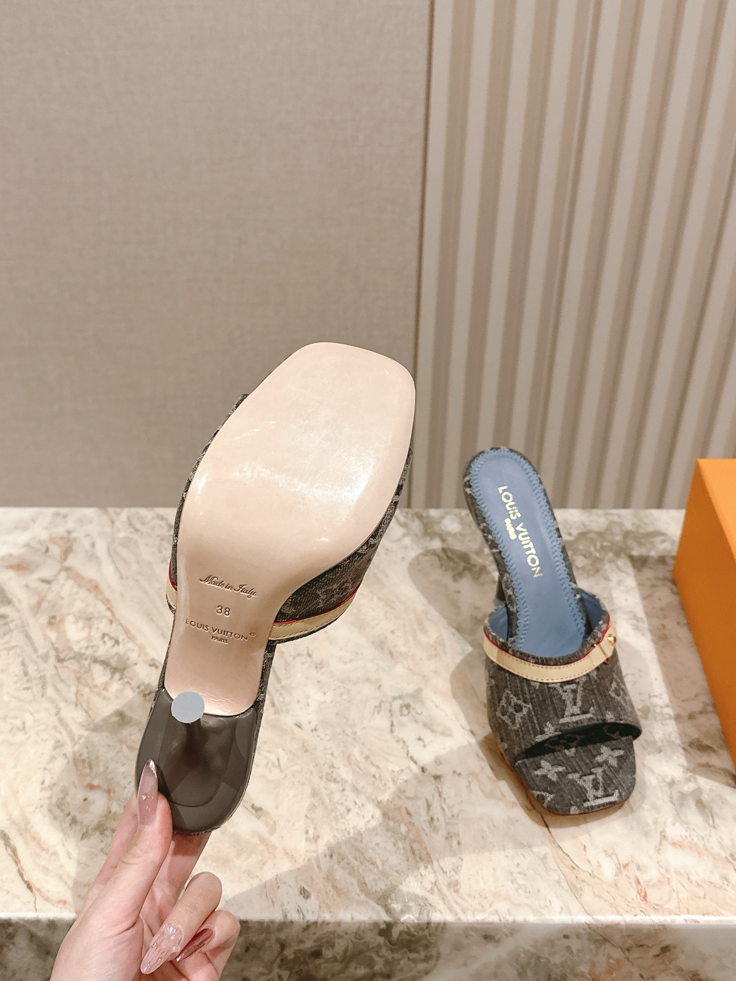   | ²⁰²5𝐬𝐬 🤍🤎
驴家早春新品🆕 new arrival～LV春夏拖鞋，也太出彩了！时尚性感舒