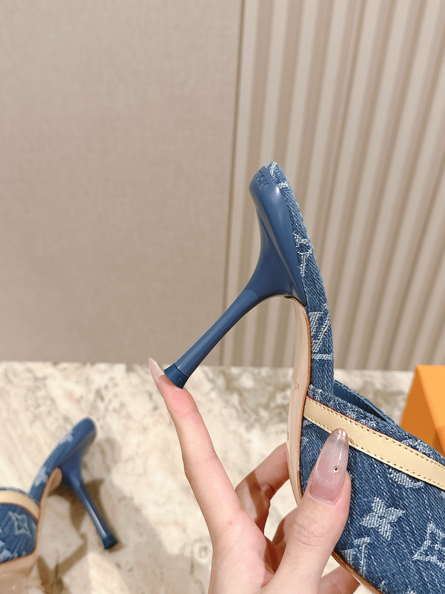   | ²⁰²5𝐬𝐬 🤍🤎
驴家早春新品🆕 new arrival～LV春夏拖鞋，也太出彩了！时尚性感舒
