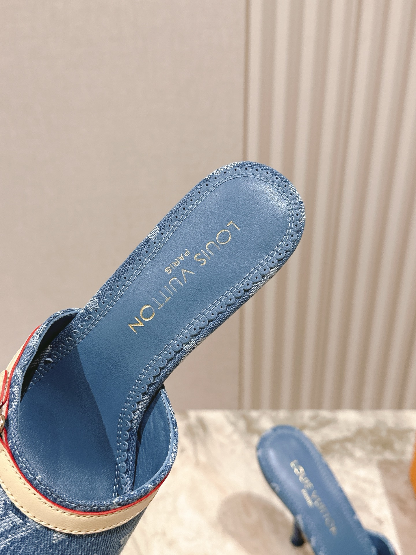   | ²⁰²5𝐬𝐬 🤍🤎
驴家早春新品🆕 new arrival～LV春夏拖鞋，也太出彩了！时尚性感舒