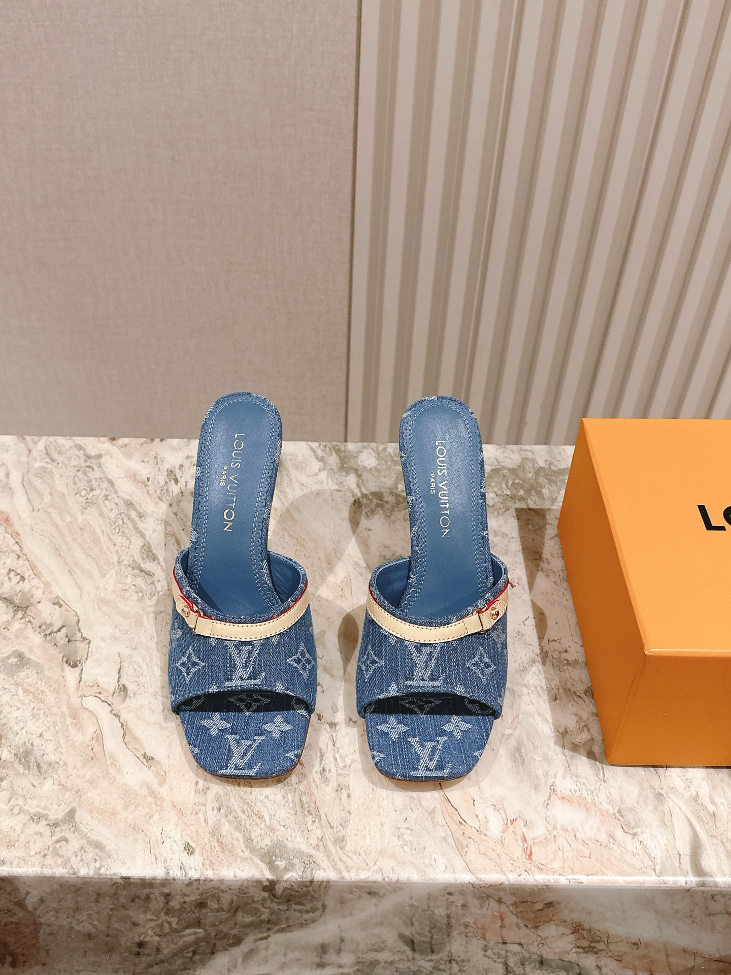   | ²⁰²5𝐬𝐬 🤍🤎
驴家早春新品🆕 new arrival～LV春夏拖鞋，也太出彩了！时尚性感舒