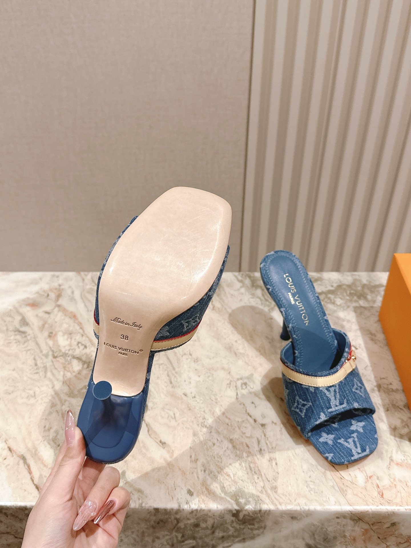   | ²⁰²5𝐬𝐬 🤍🤎
驴家早春新品🆕 new arrival～LV春夏拖鞋，也太出彩了！时尚性感舒