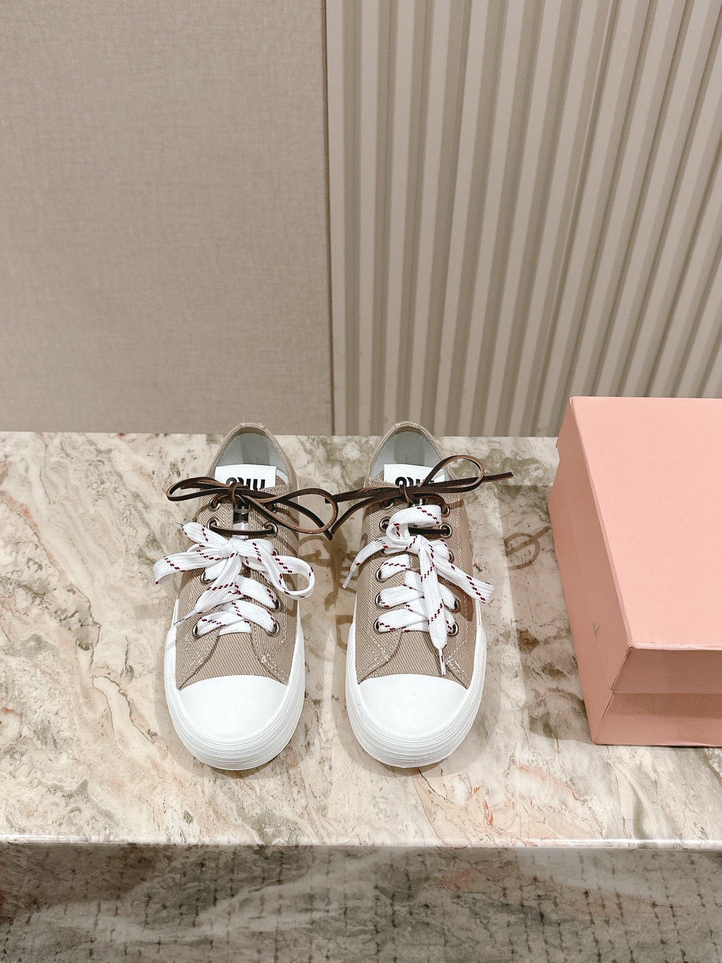 NO:243579,| 5 Miao Miao's new thick-soled canvas biscuit shoes are simple, ultra-light rubber sole, double shoelace design, super cool, versatile, fashionable and simple foot feel, perfect for wearing, high height 3.5cm Size35-39 (40/41 custom made without return, casual shoes/sports shoes, sneakers19860909| 5   缪缪新款厚底帆布饼干鞋简约造型,超轻橡胶鞋底,双鞋带的设计,超酷百搭时尚简约脚感妥妥满分好穿好搭,增高3.5cm Size35-39（40/41定做不退换,休闲鞋/运动鞋,sneakers,Women's Shoes