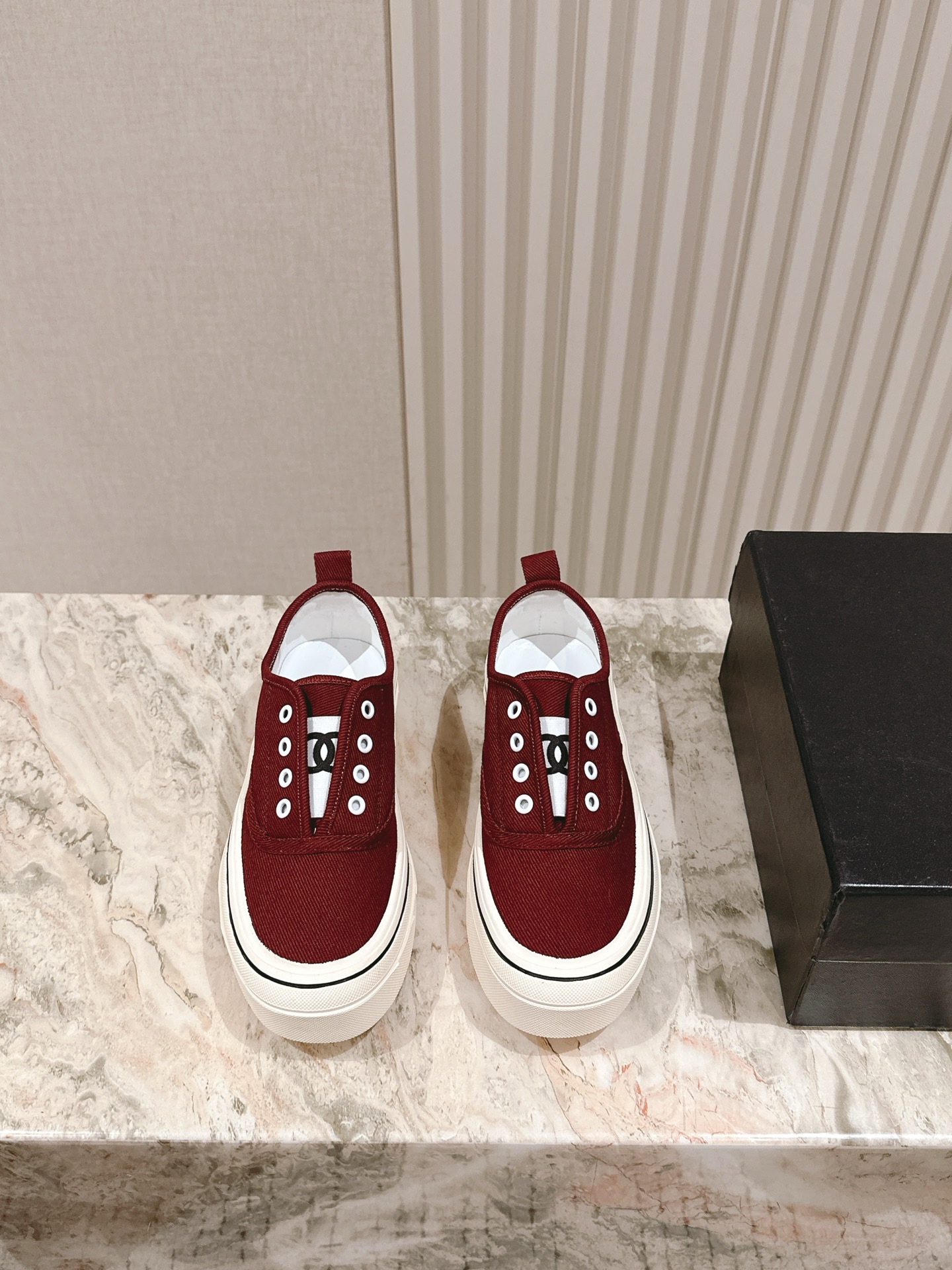 NO:243582,5 Chanel new arrival~ Spring and summer thick-soled height-enhancing canvas shoes, new products of Internet celebrities are popular to buy casual shoes, size 35-40 40 customized!  Full set of simultaneous gift boxes for counters!  ,Casual shoes/sports shoes,chanel,chanel,sneakers198609095 Chane…l 香奈儿new arrival～春夏厚底增高帆布鞋鞋新品网红火爆入手休闲鞋, size 35-40 40 定制！全套专柜同步礼盒包装！,休闲鞋/运动鞋,chanel,chanel,sneakers,Women's Shoes